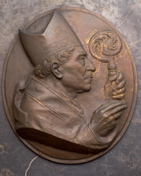 Grabplatte Kaspar Kleins, der der erste Erzbischof des neuen Erzbistums ist.