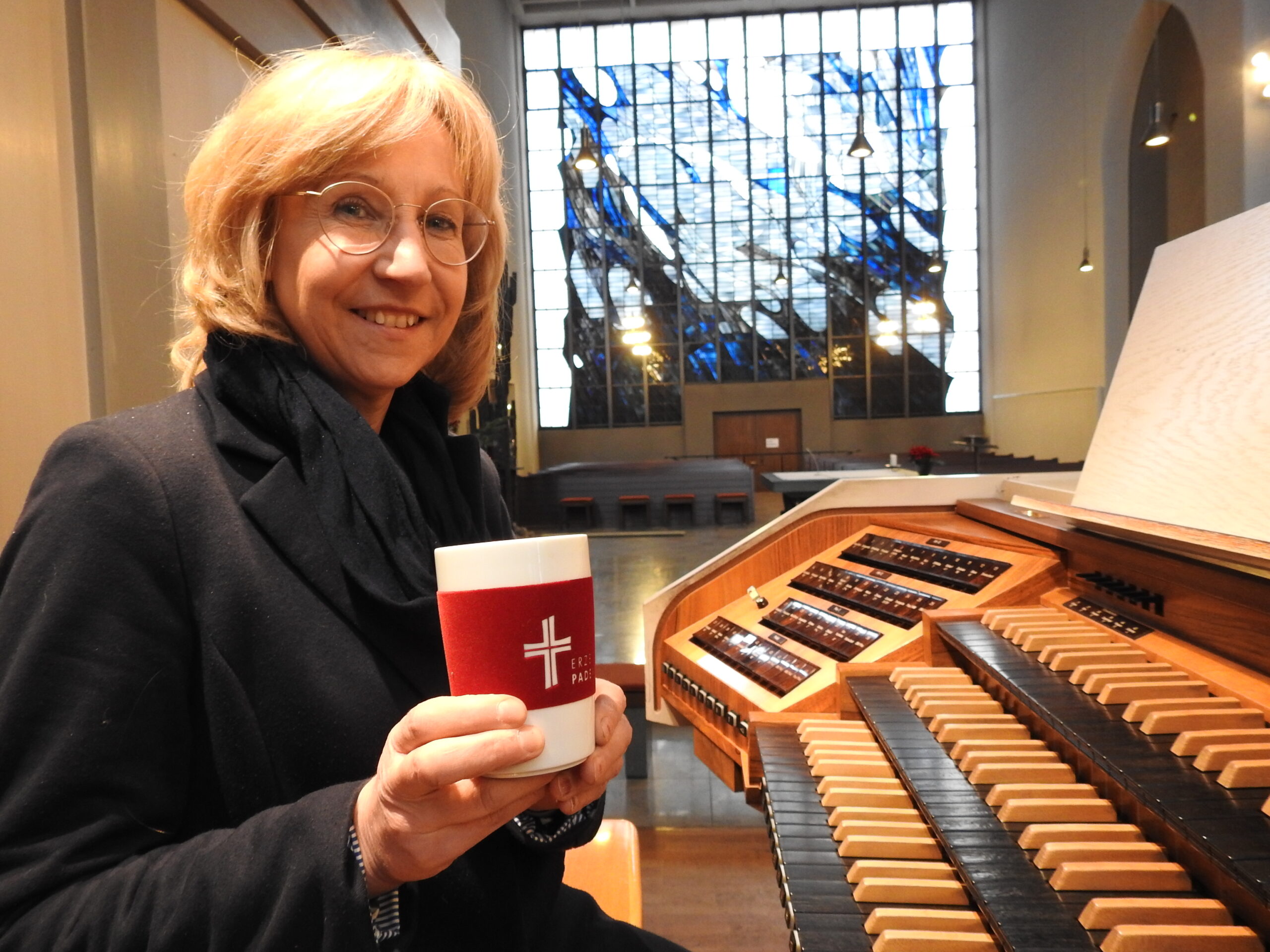 Helga Maria Lange an der Orgel der St. Joseph Kirche in Weidenau.