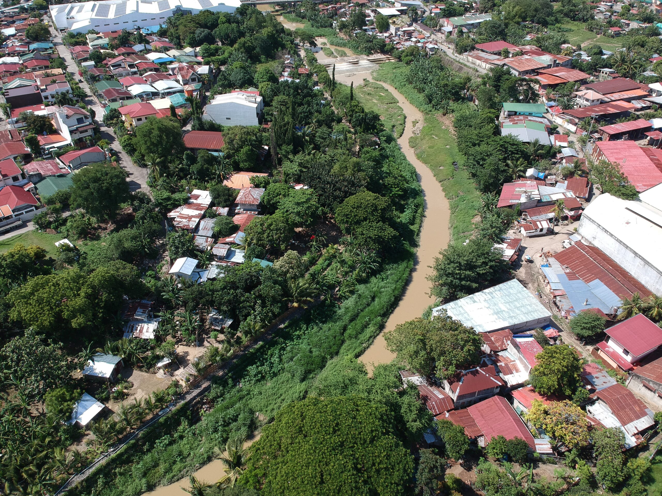 Mananga-Fluss (übergetreten) mit Umland
