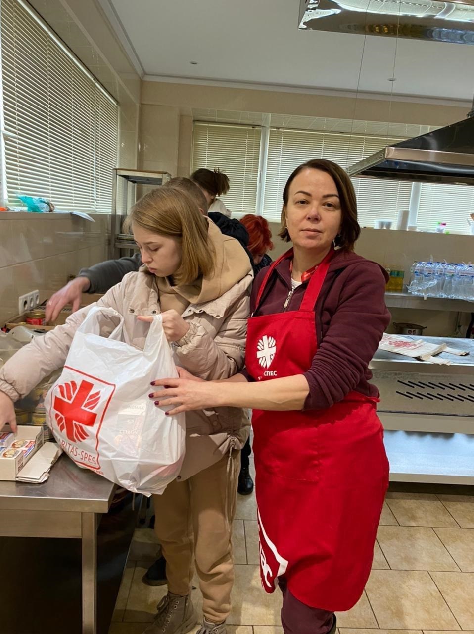 Wie hier in Berdjansk versorgt die Caritas Spes in der Ukraine täglich Binnenflüchtlinge