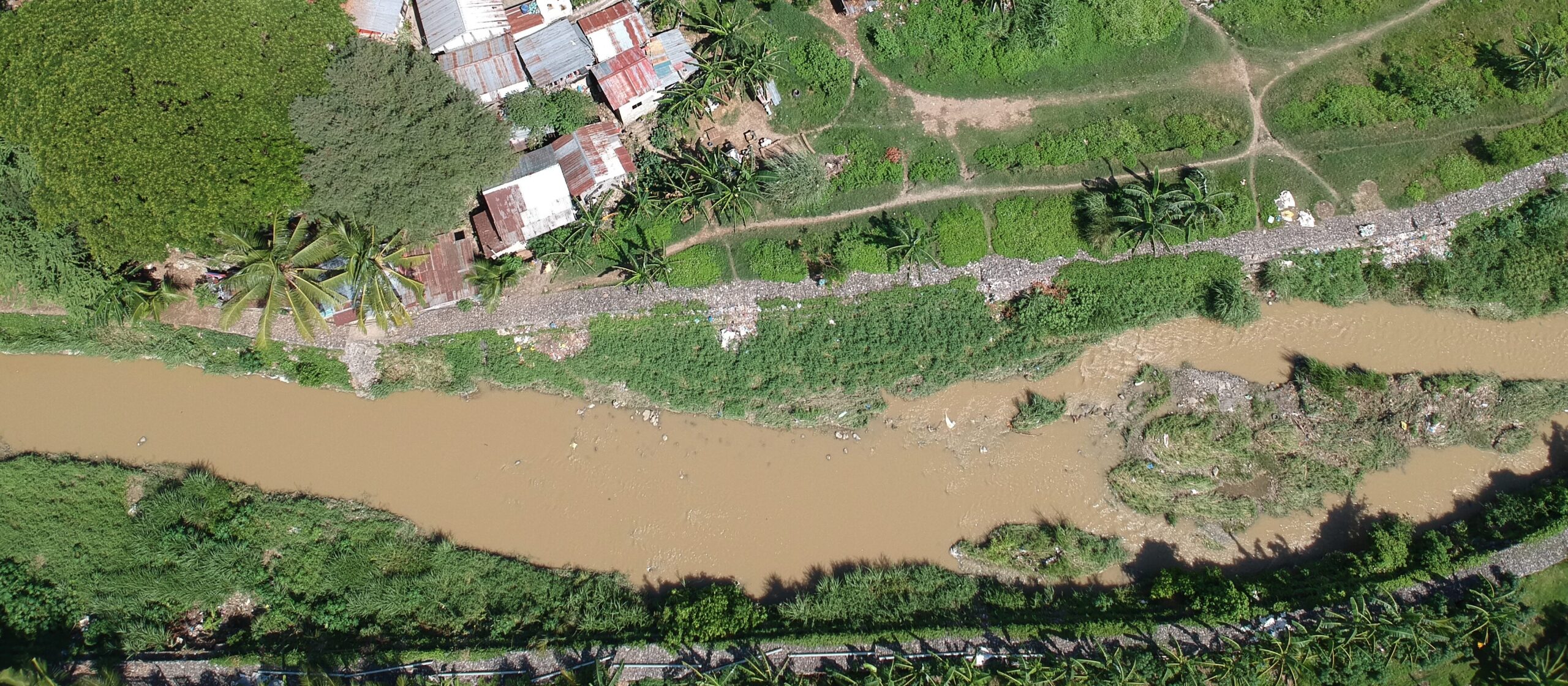 Mananga-Fluss (übergetreten) mit Umland