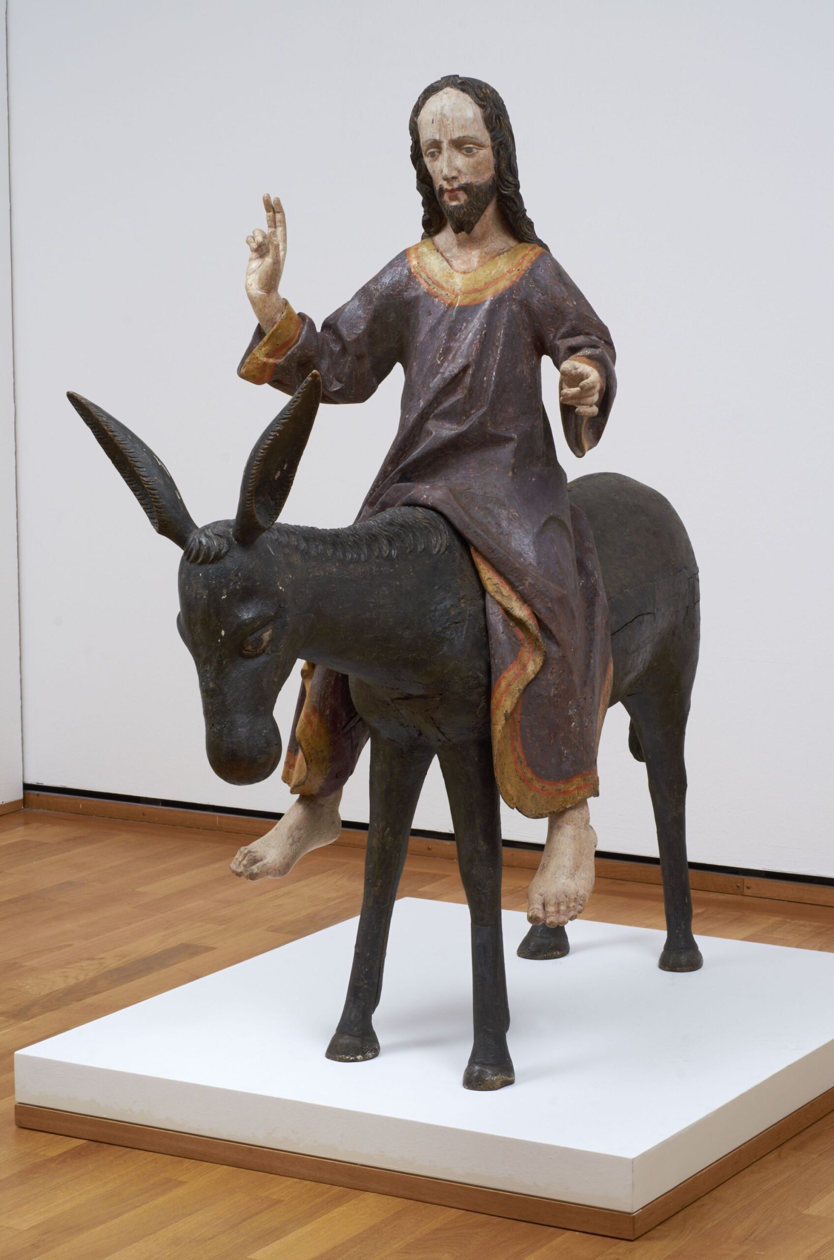 Skulptur eines Esels mit Reiter