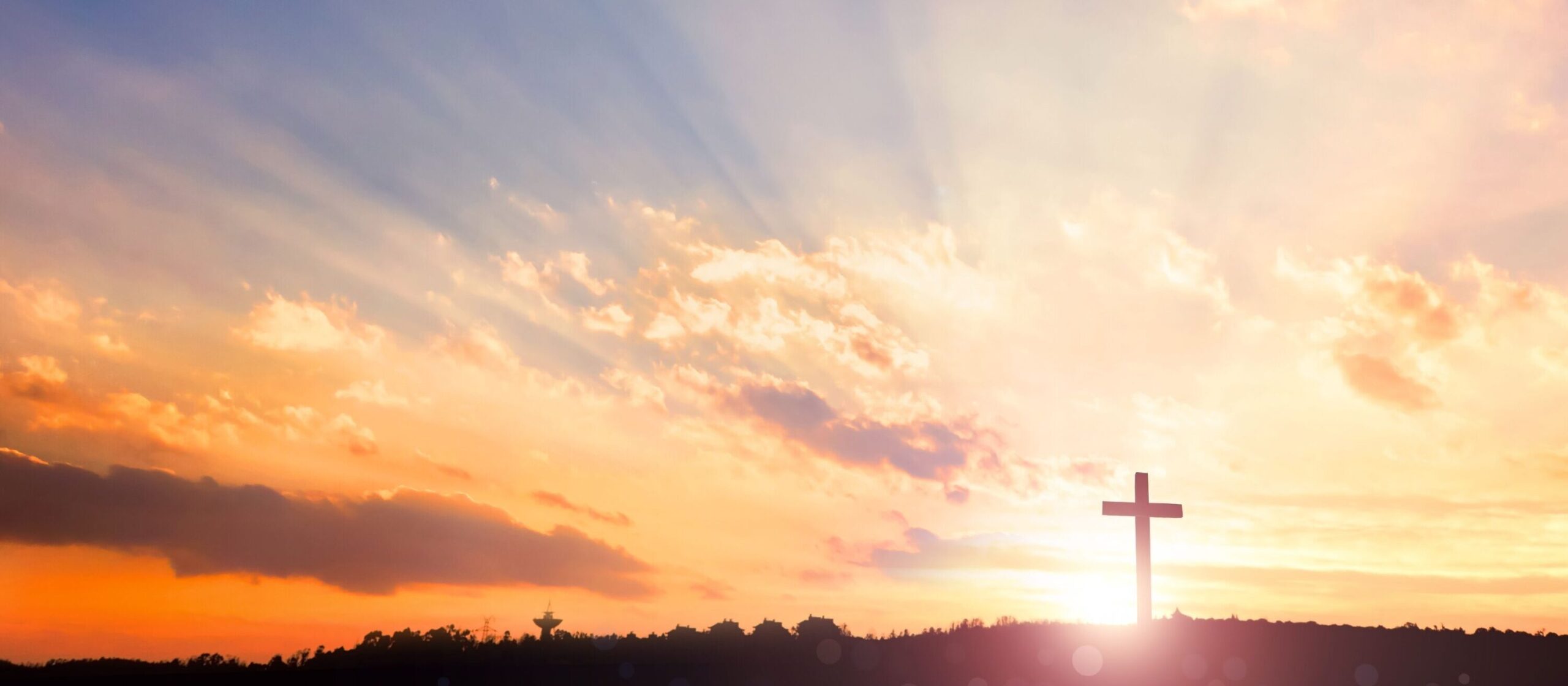 Kreuz vor Sonnenaufgang