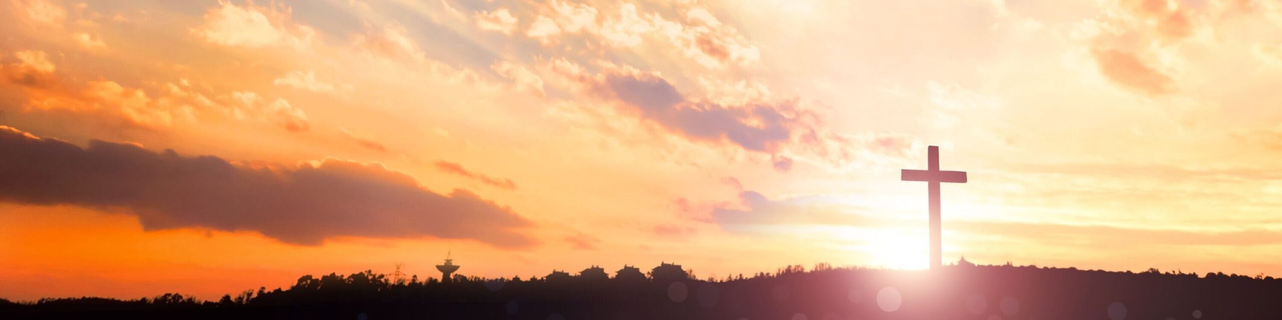 Kreuz vor Sonnenaufgang