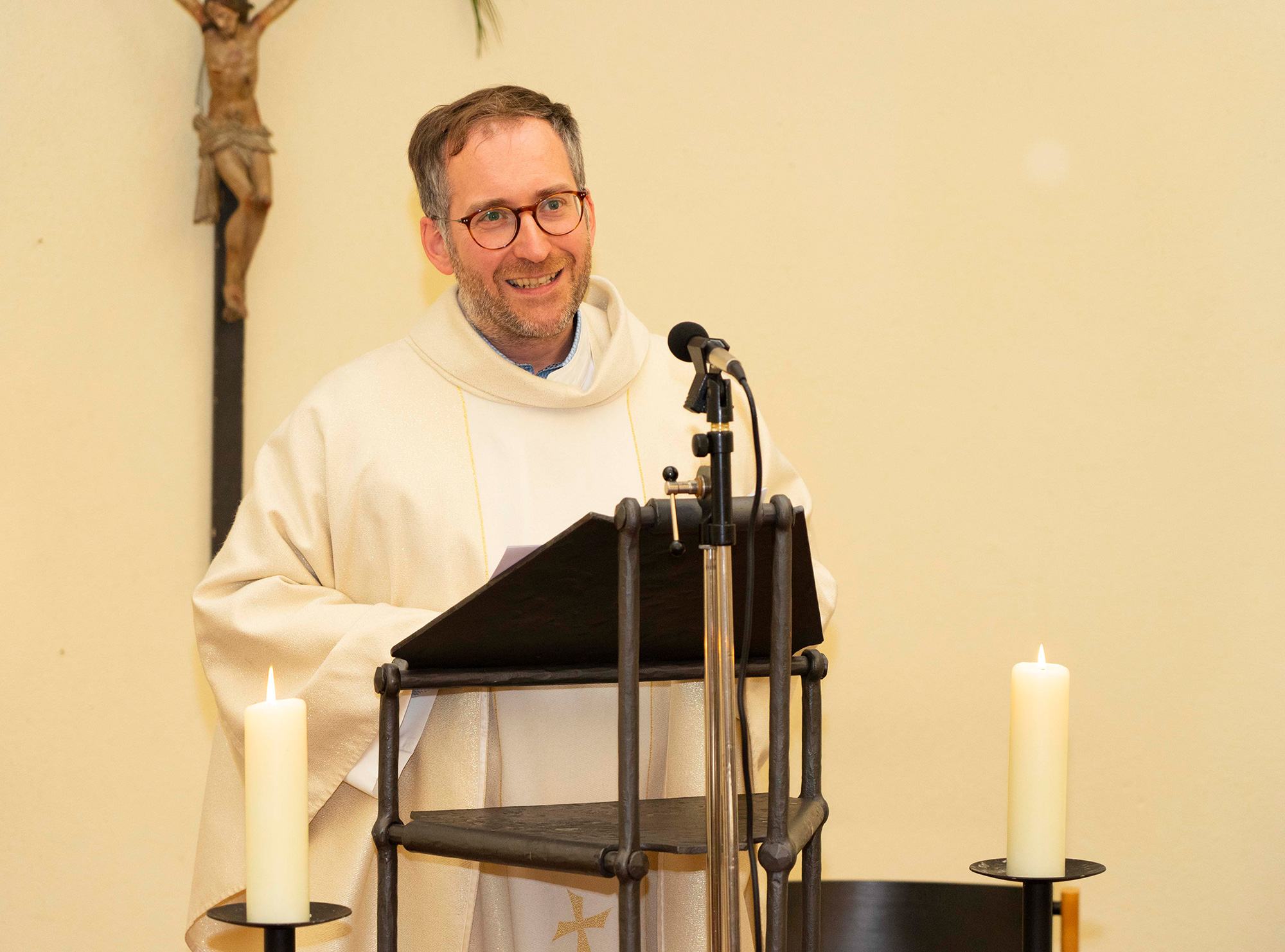 Pastor Dr. Simon Schwamborn stellte am Sonntag die Predigt zu seiner Einführung als neuer Studierendenseelsorger in der Katholischen Hochschulgemeinde Dortmund unter das Thema „Glauben und Zweifel“. Foto: Michael Bodin / Erzbistum Paderborn