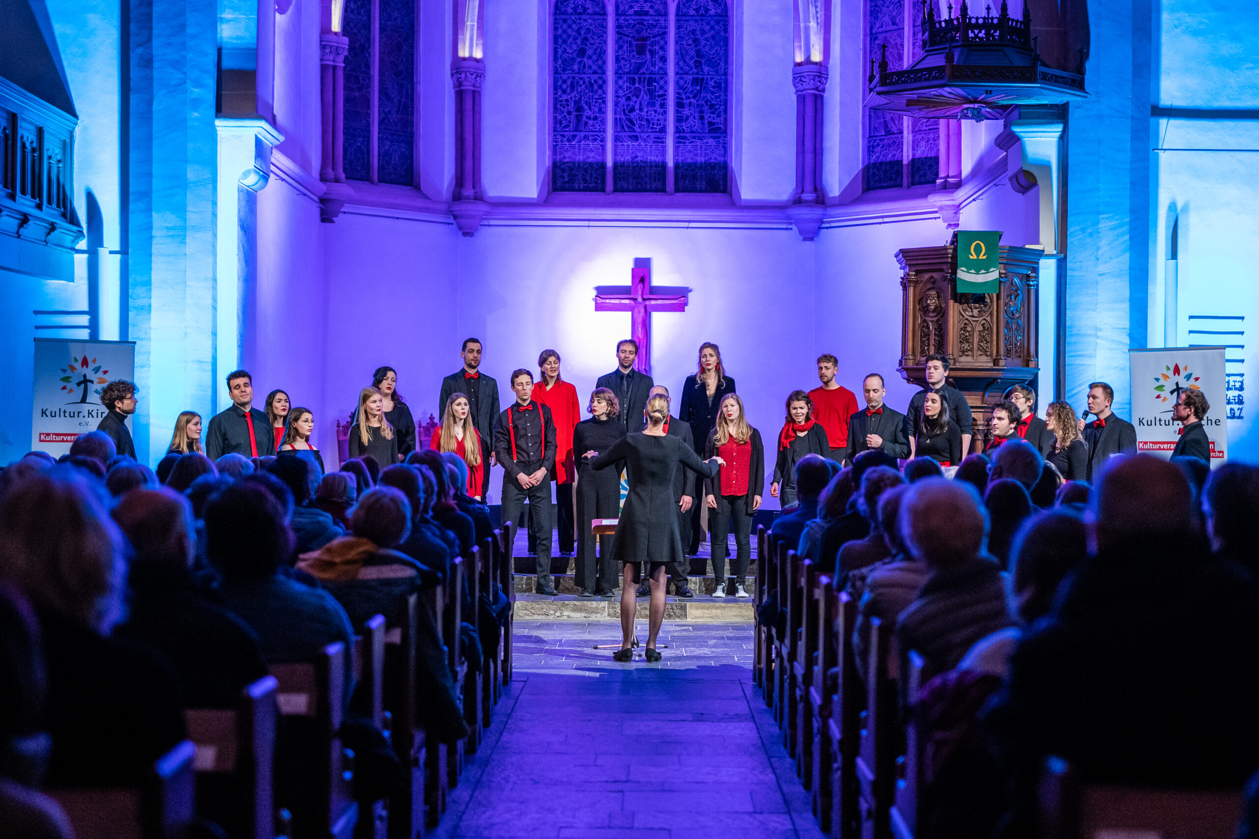 Impressionen vom Konzert des Vokalensembles PopUp in der Martin Luther Kirche in Detmold.