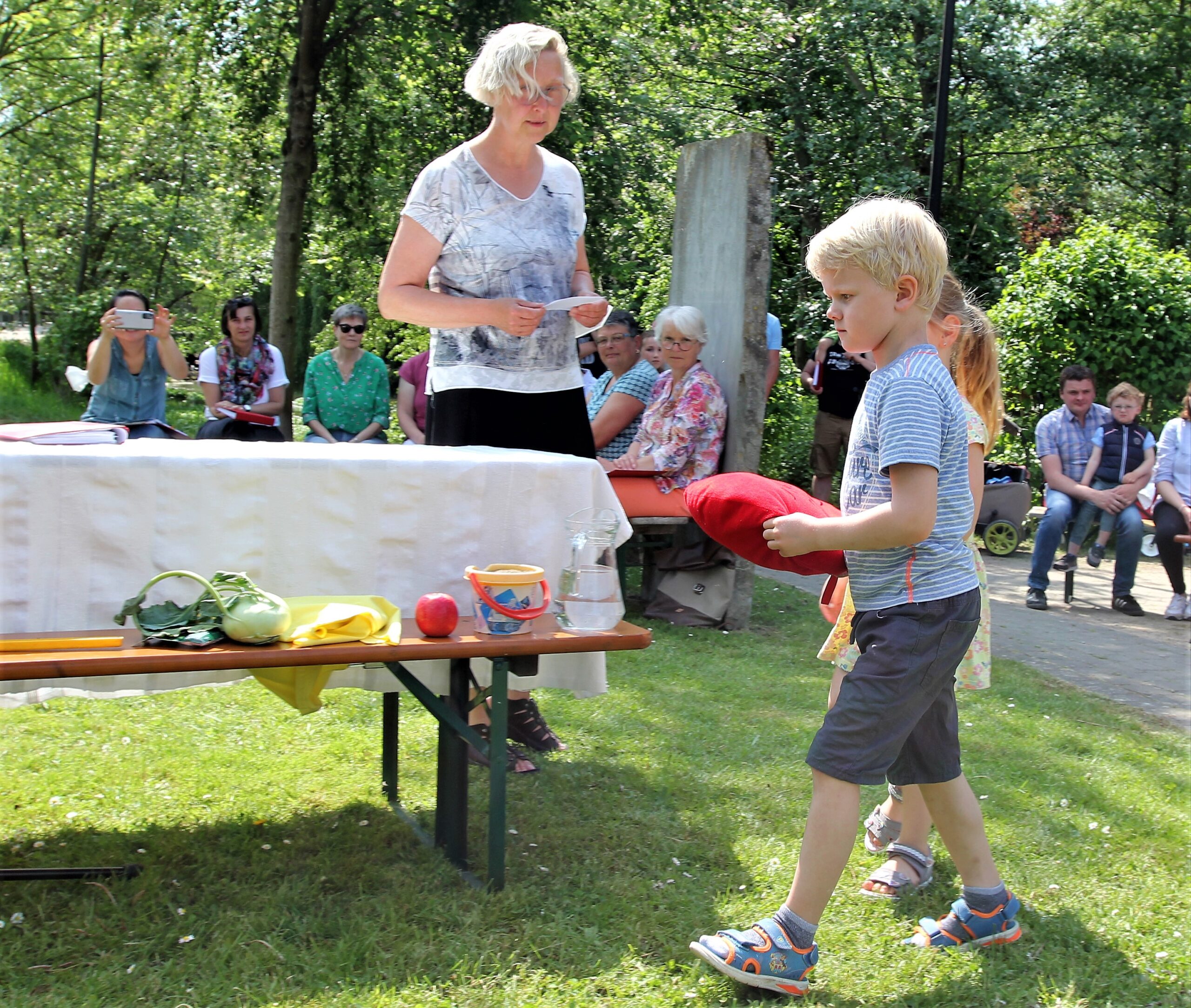 Essbares Dorf Upsprunge: Einweihungsgottesdienst für den Nutzgarten