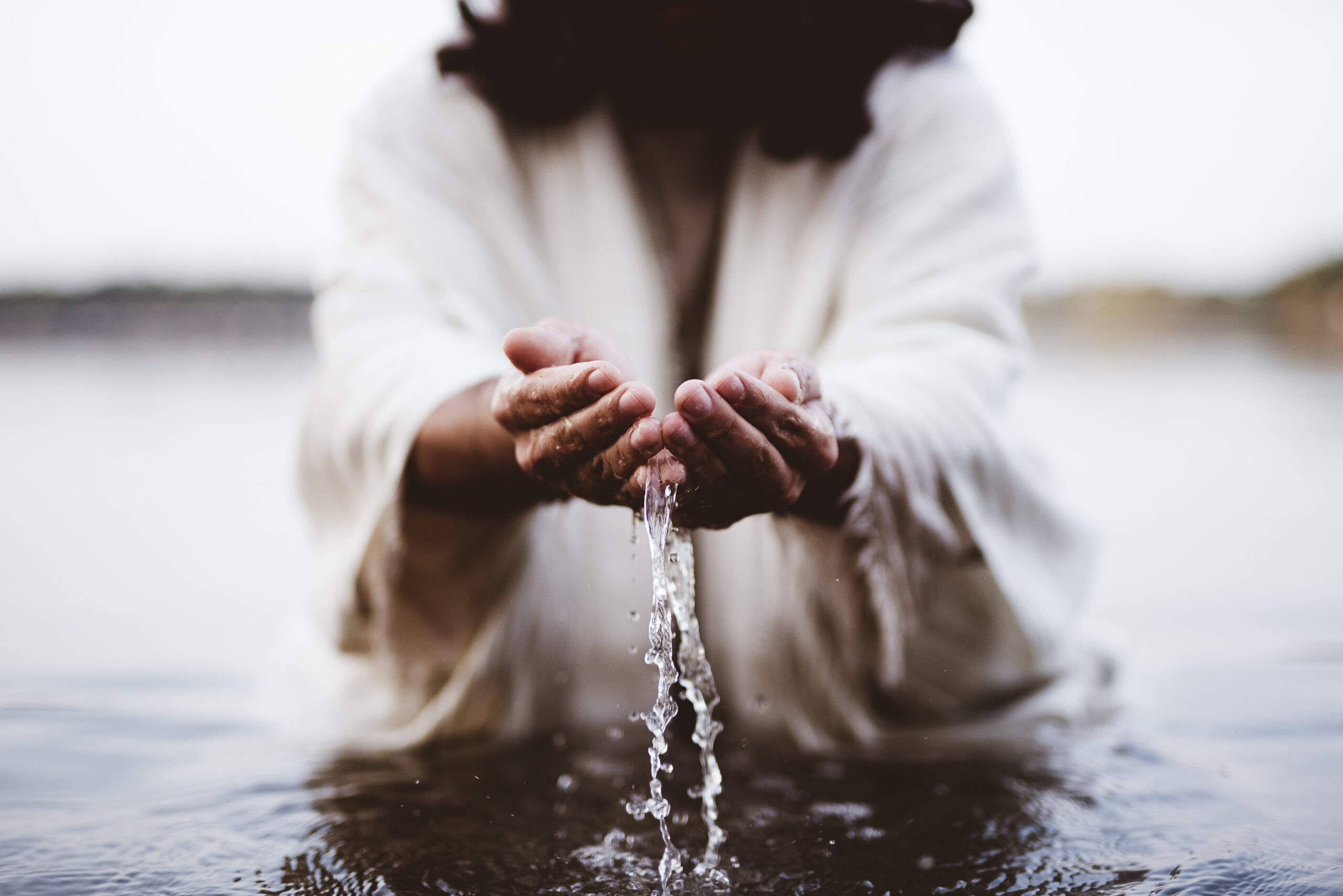 Johannes der Täufer taufte seine Gefolgschaft im Fluss Jordan