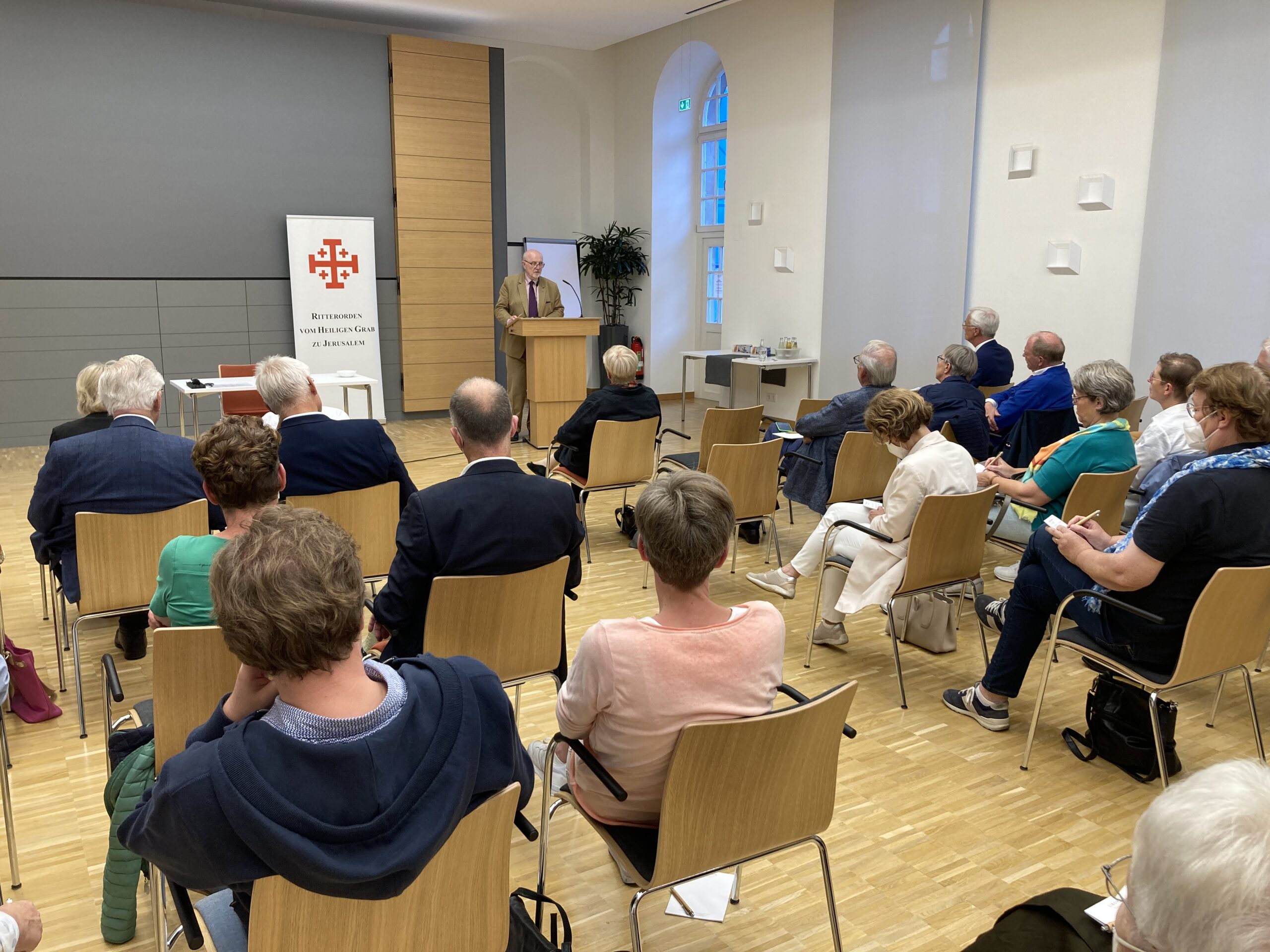 Publikum des Vortrags von Michael Mertes