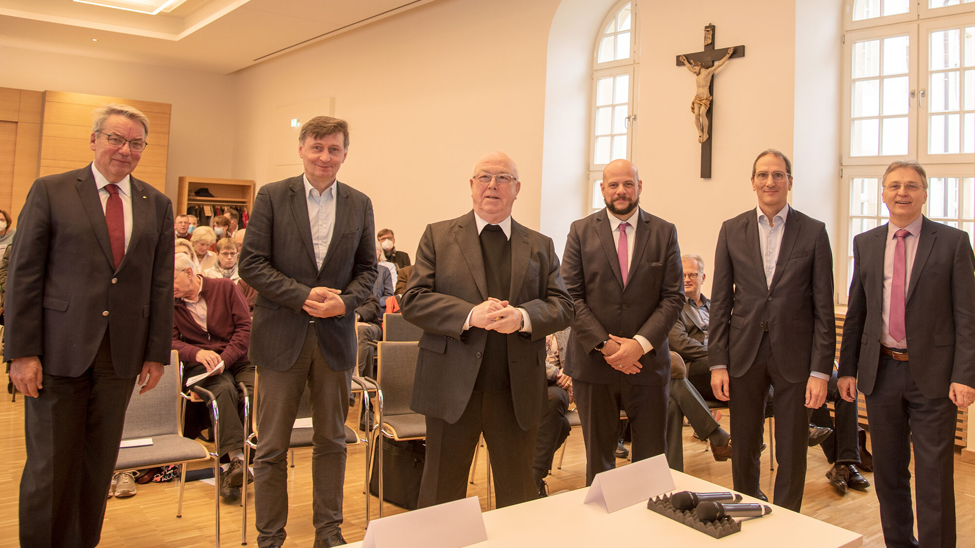 Vom Einfluss der Religionen auf den Umgang mit Leid