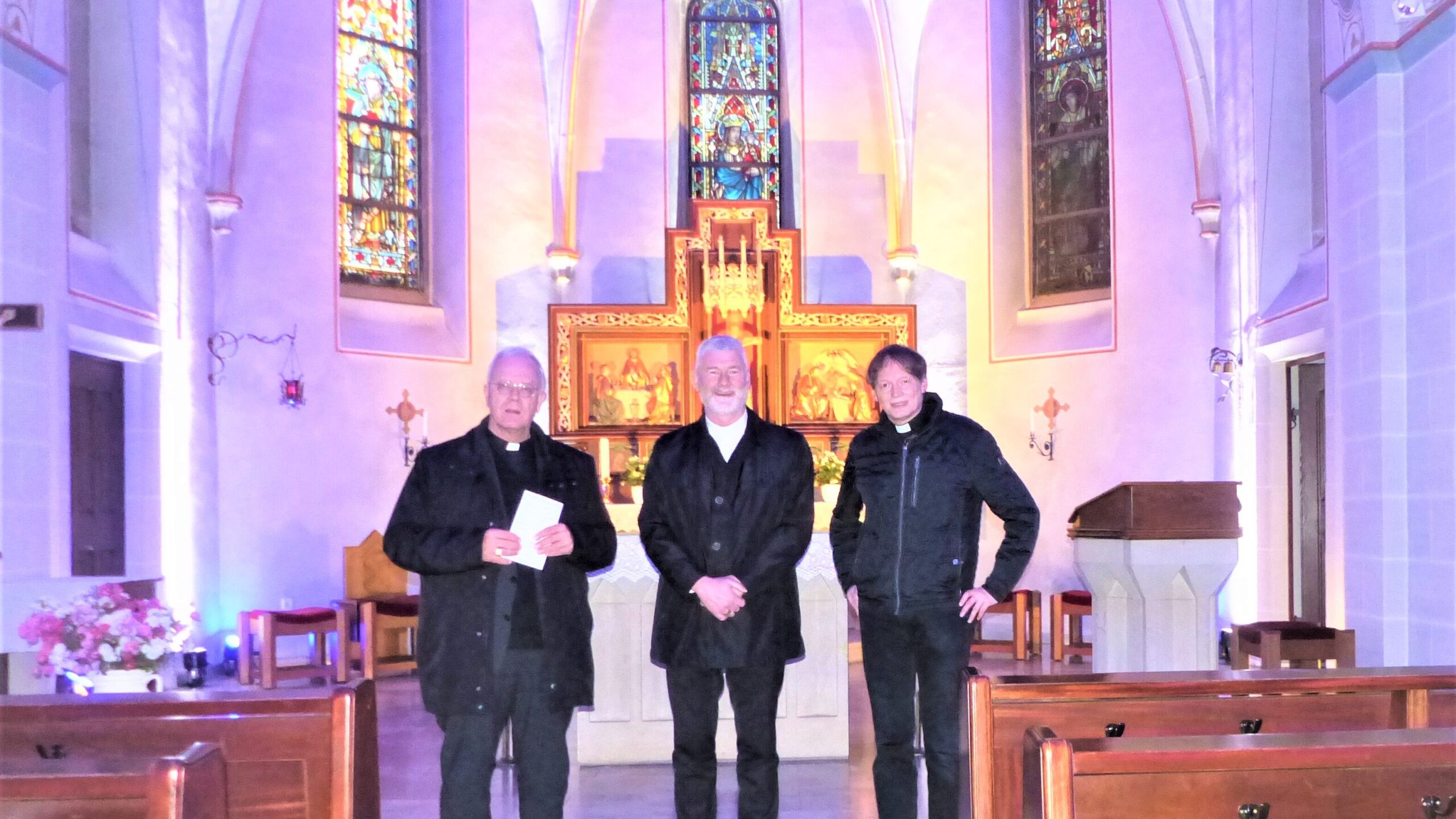 Gruppenbild Bischof Shane Mackinlay, Weihbischof König und Pastor Scheele