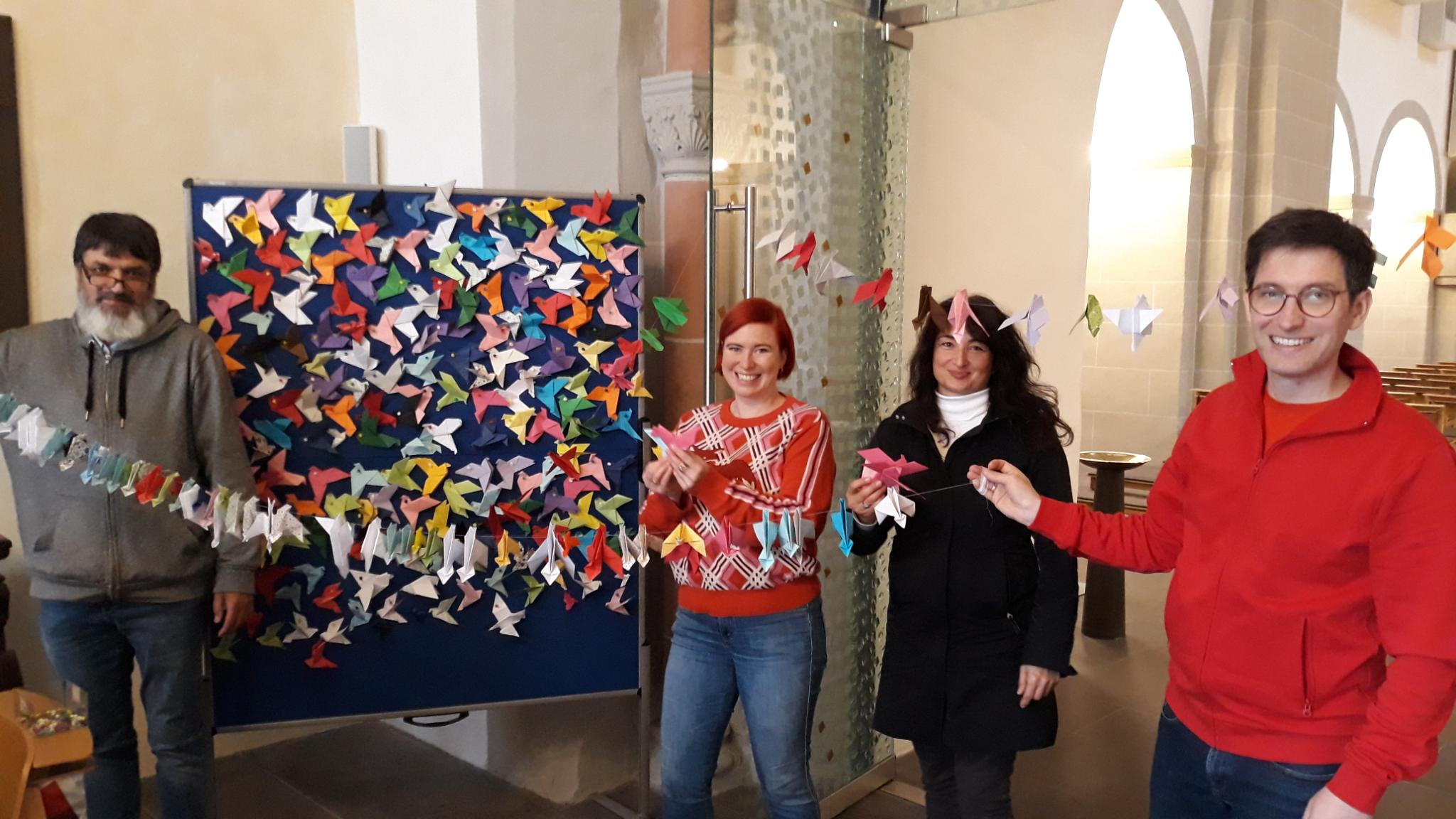 Origami-Tauben für den Frieden während der Interkulturellen Woche 2022