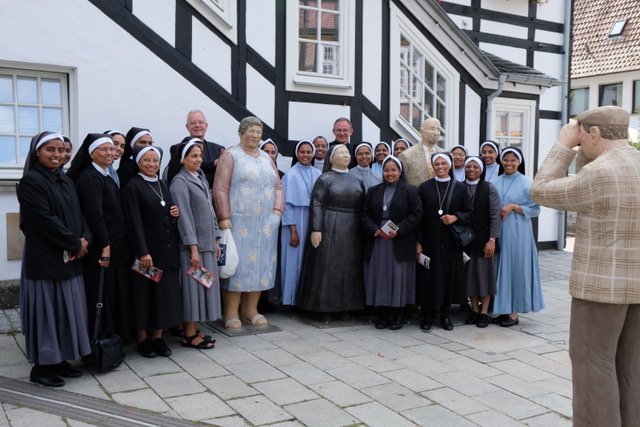20 Schwestern konnten der Einladung folgen und das Bibeldorf Rietberg besuchen.