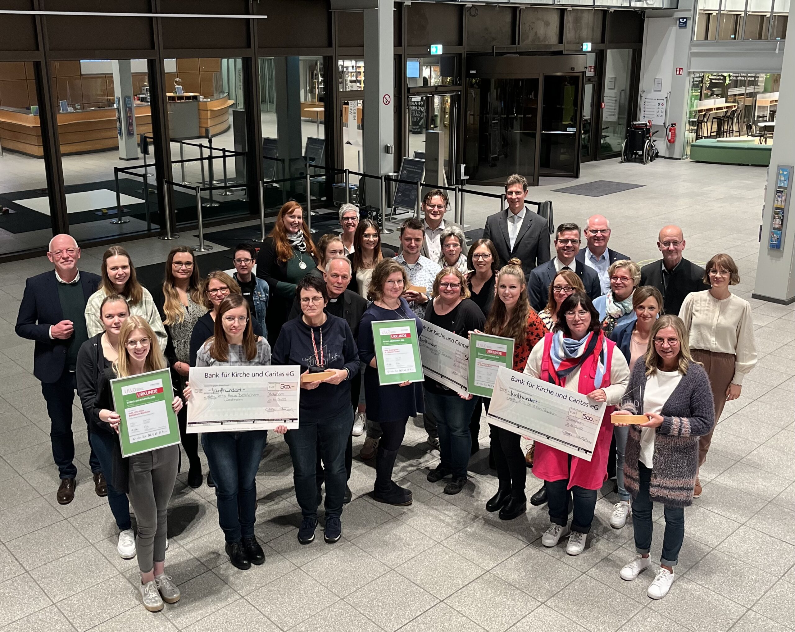 Gemeinsam feierten die Kath. Kitas Kilian Paderborn, Haus Bethlehem Westheim und St. Sebastian Endorf mit der AG KitaRel, der Ulla-Jury und den Vertretern aus EGV und BKC im HNF Paderborn.