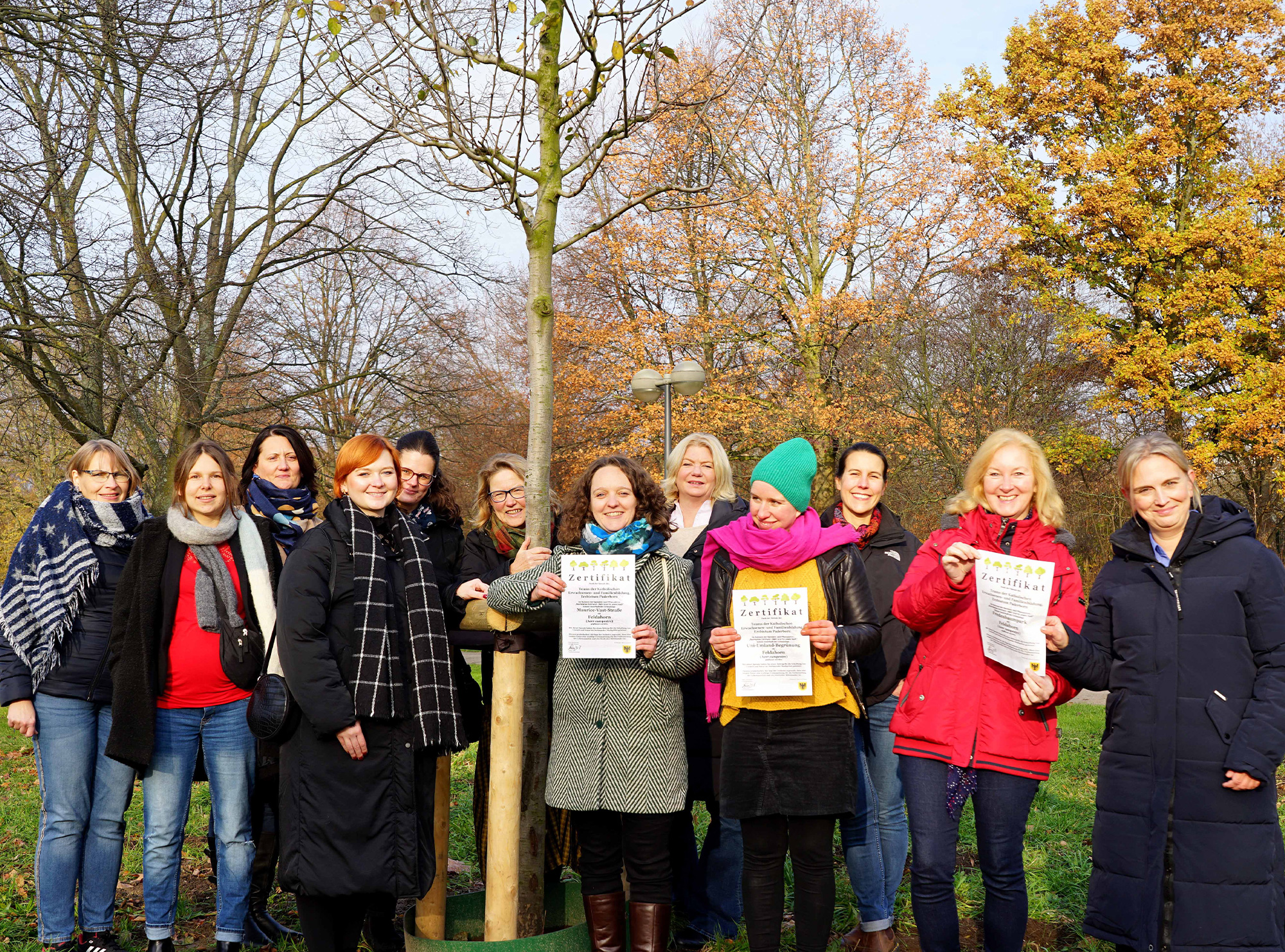 An drei Stellen in Dortmund spendete des Team der „Katholischen Erwachsenen- und Familienbildung An der Ruhr“ (kefb) (Bild) einen Baum. Foto: Michael Bodin / Kath. Pressestelle Dortmund