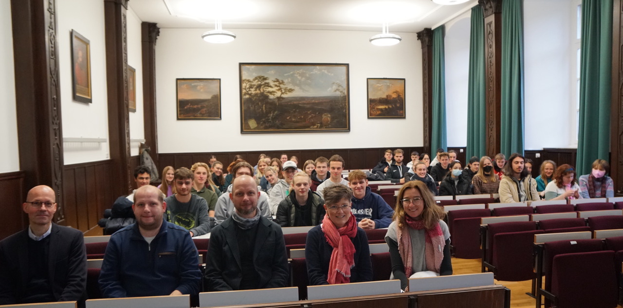 Gruppenbild Religions- / Philosophiekurse Gymnasium Theodorianum in der Theologischen Fakultät