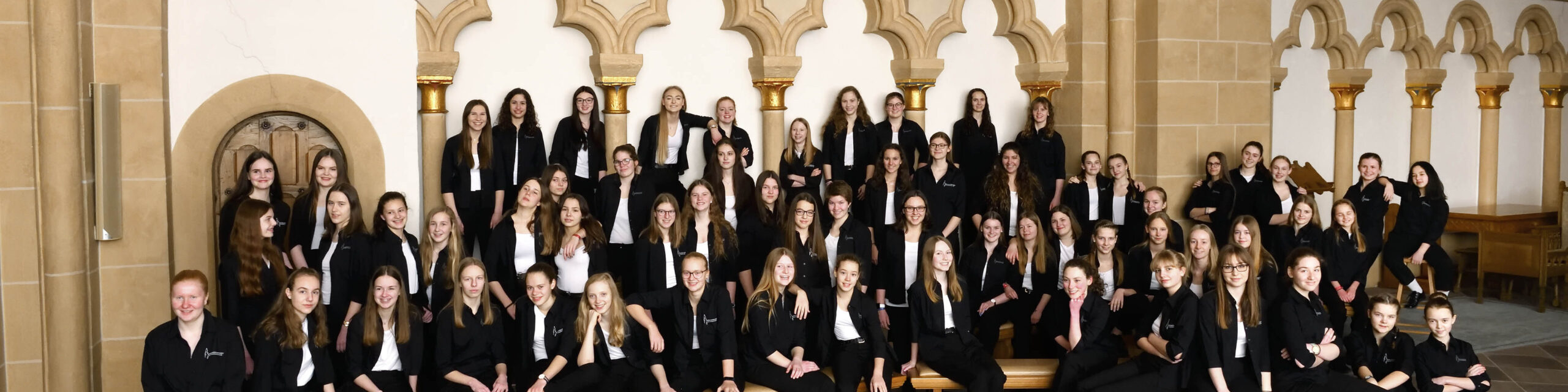 Gruppenfoto Mädchenkantorei am Paderborner Dom