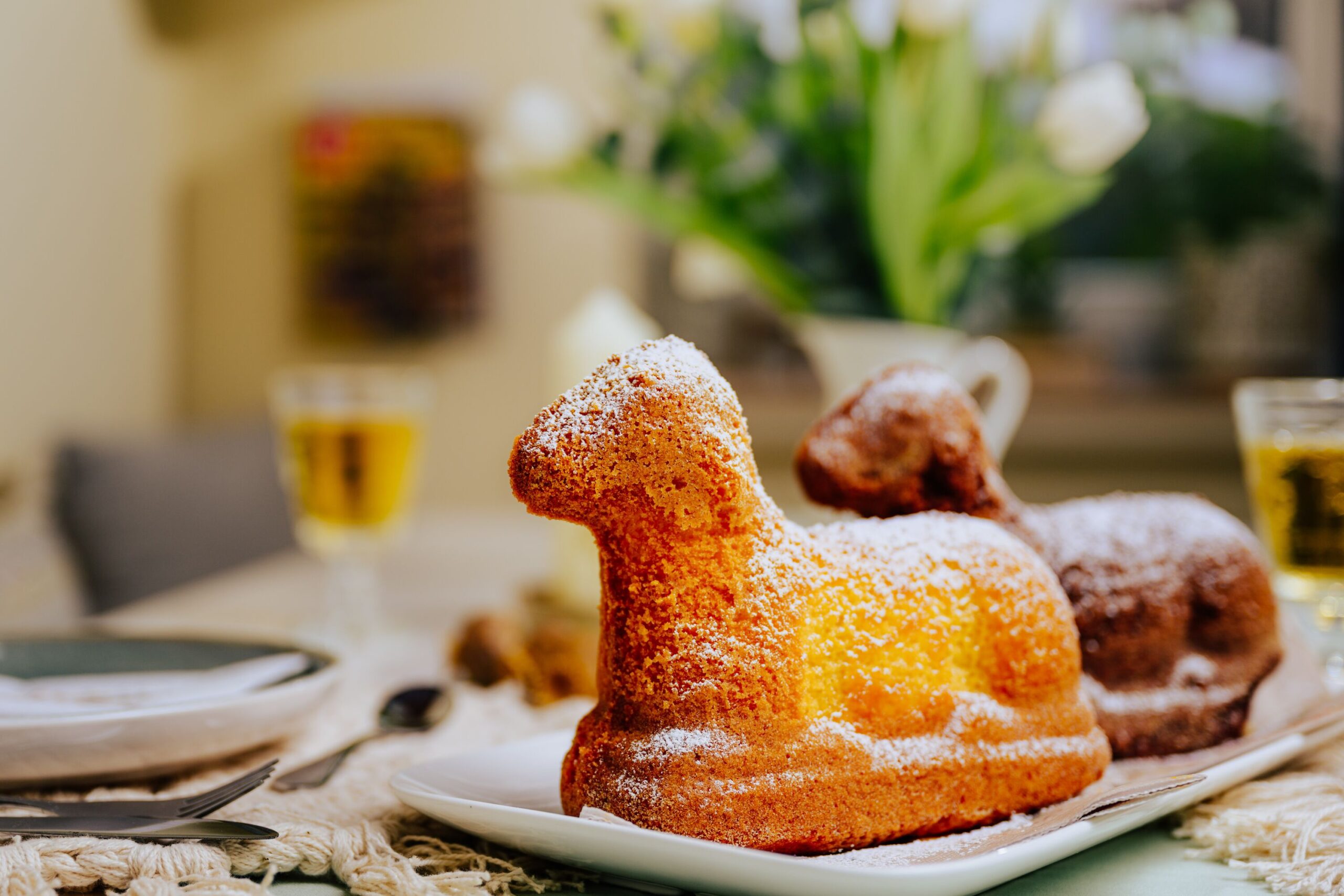 Ein Osterlamm stehen bei vielen Familien zu Ostern auf dem Tisch - aber nur gebacken als Kuchen.