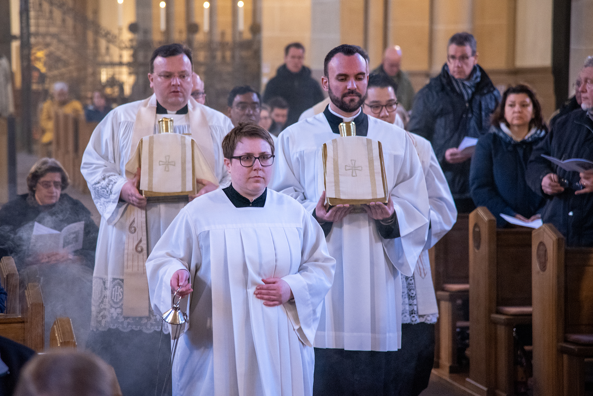 Diözesanadministrator ermutigt zum priesterlichen Dienst. Chrisam-Messe im Paderborner Dom mit Erneuerung des Weiheversprechens und Weihe der heiligen Öle