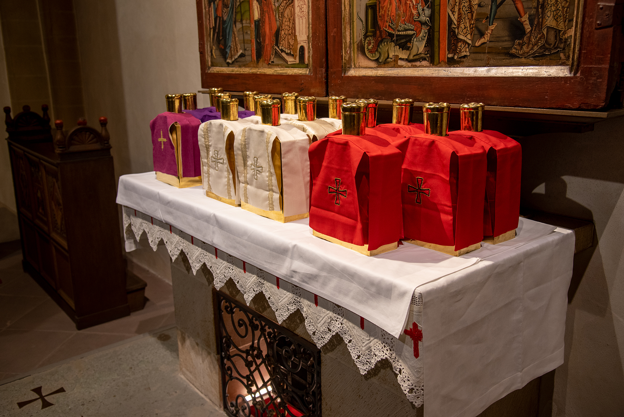 Diözesanadministrator ermutigt zum priesterlichen Dienst. Chrisam-Messe im Paderborner Dom mit Erneuerung des Weiheversprechens und Weihe der heiligen Öle