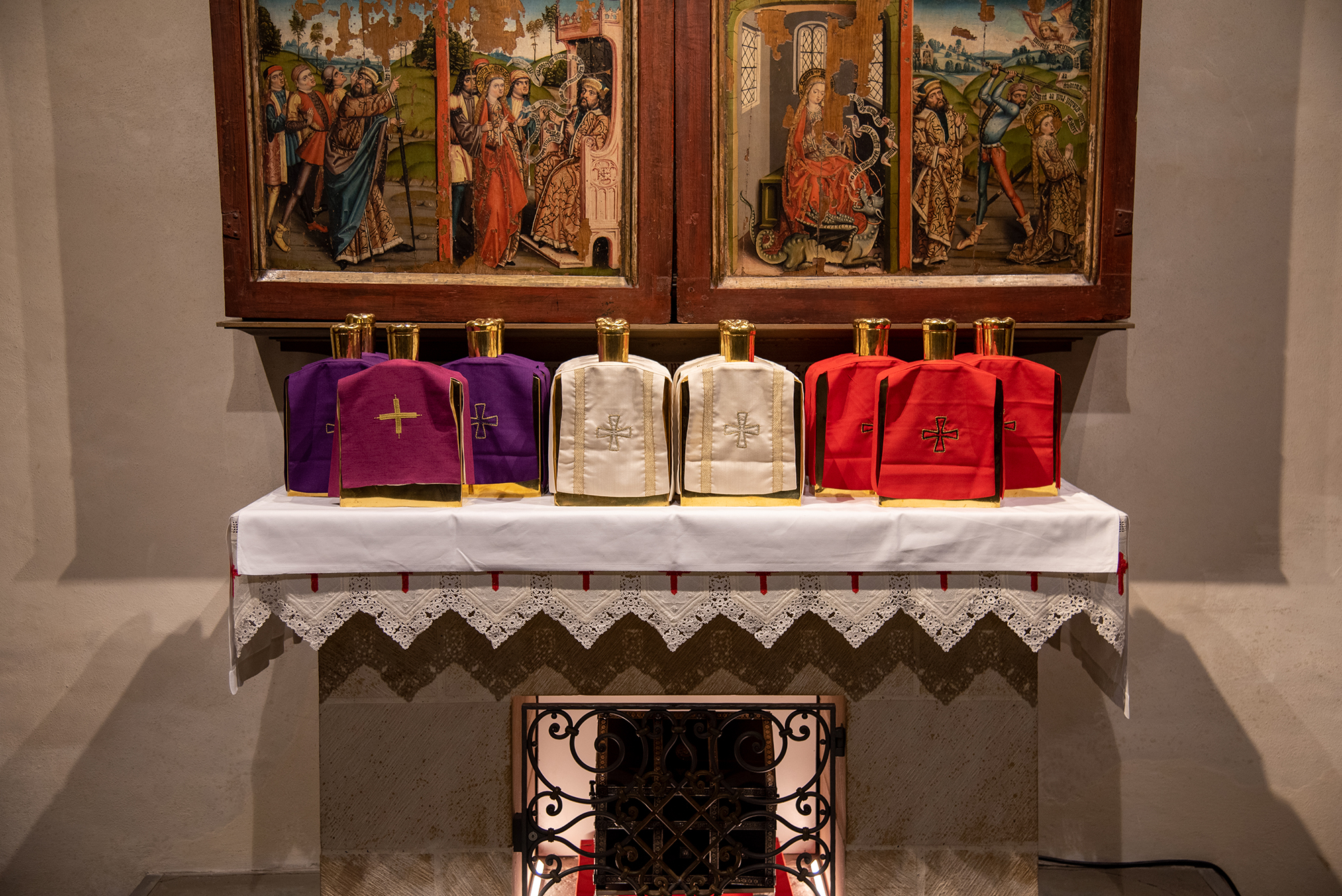 Diözesanadministrator ermutigt zum priesterlichen Dienst. Chrisam-Messe im Paderborner Dom mit Erneuerung des Weiheversprechens und Weihe der heiligen Öle