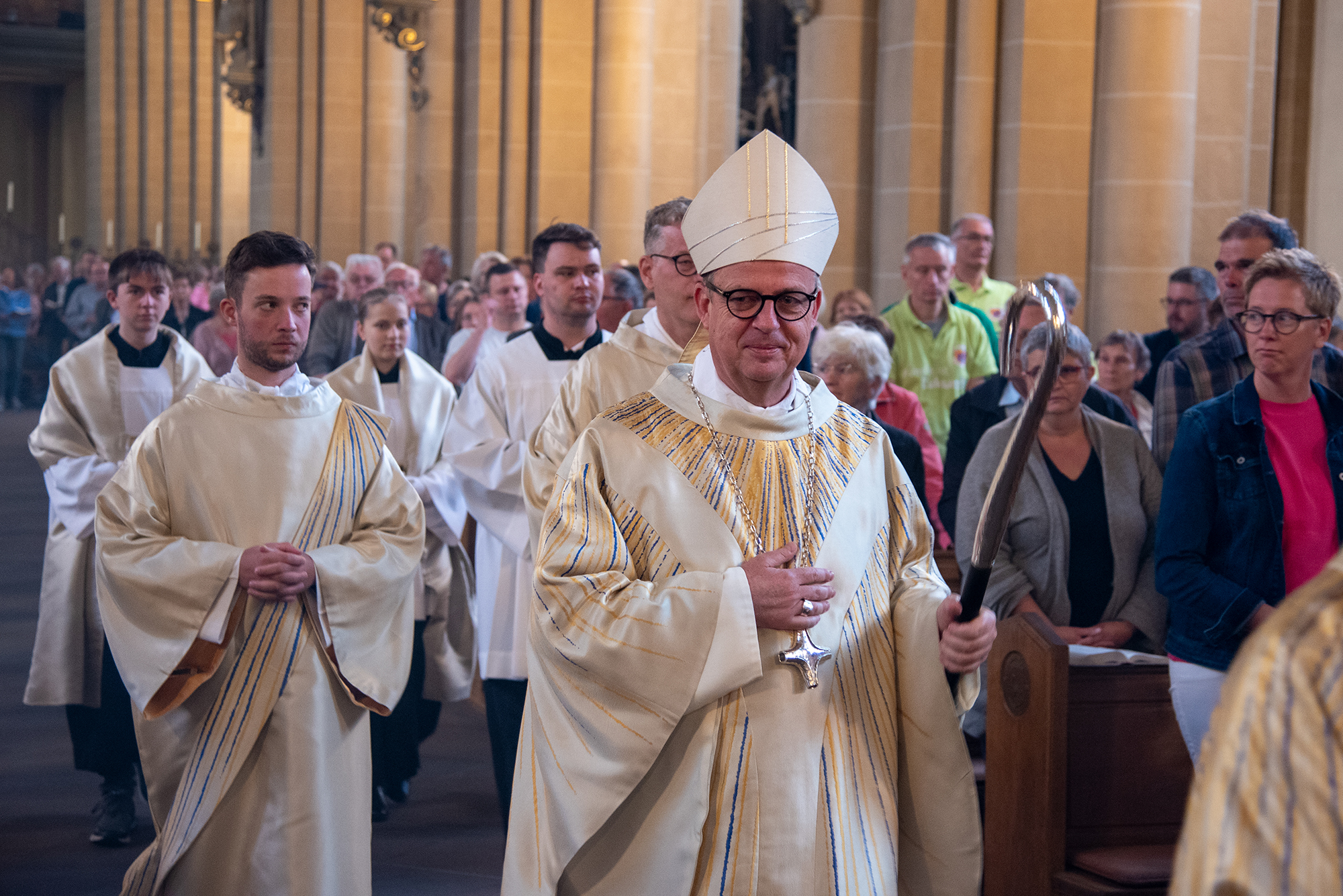 „Mit Christus lohnt es sich zu leben“. Weihbischof Josef Holtkotte feiert letztes Pontifikalamt zum Ende der Libori-Woche.