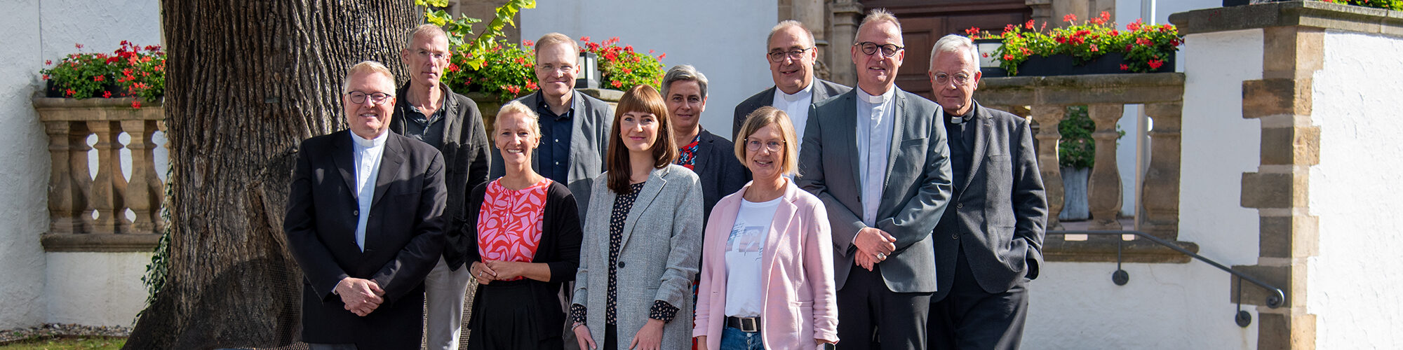 Gottes Liebe zu den Menschen spürbarer machen. Spitze des Erzbistums Paderborn trifft diözesanen Arbeitskreis „Queersensible Pastoral“.