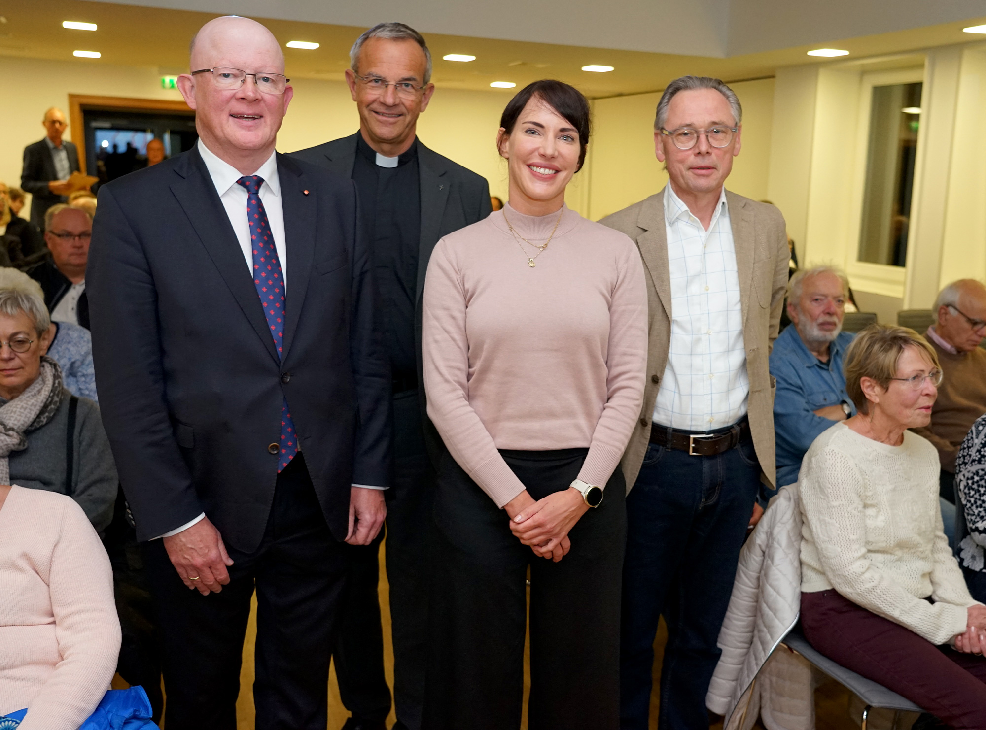 Kommende-Forum zur Künstlichen Intelligenz (v.l.): Dr. Hans-Jürgen Schlinkert, Prälat Dr. Peter Klasvogt, Dr. Anne Weber und Prof. Dr. Jakob Rehof. Foto: Michael Bodin / Erzbistum Paderborn