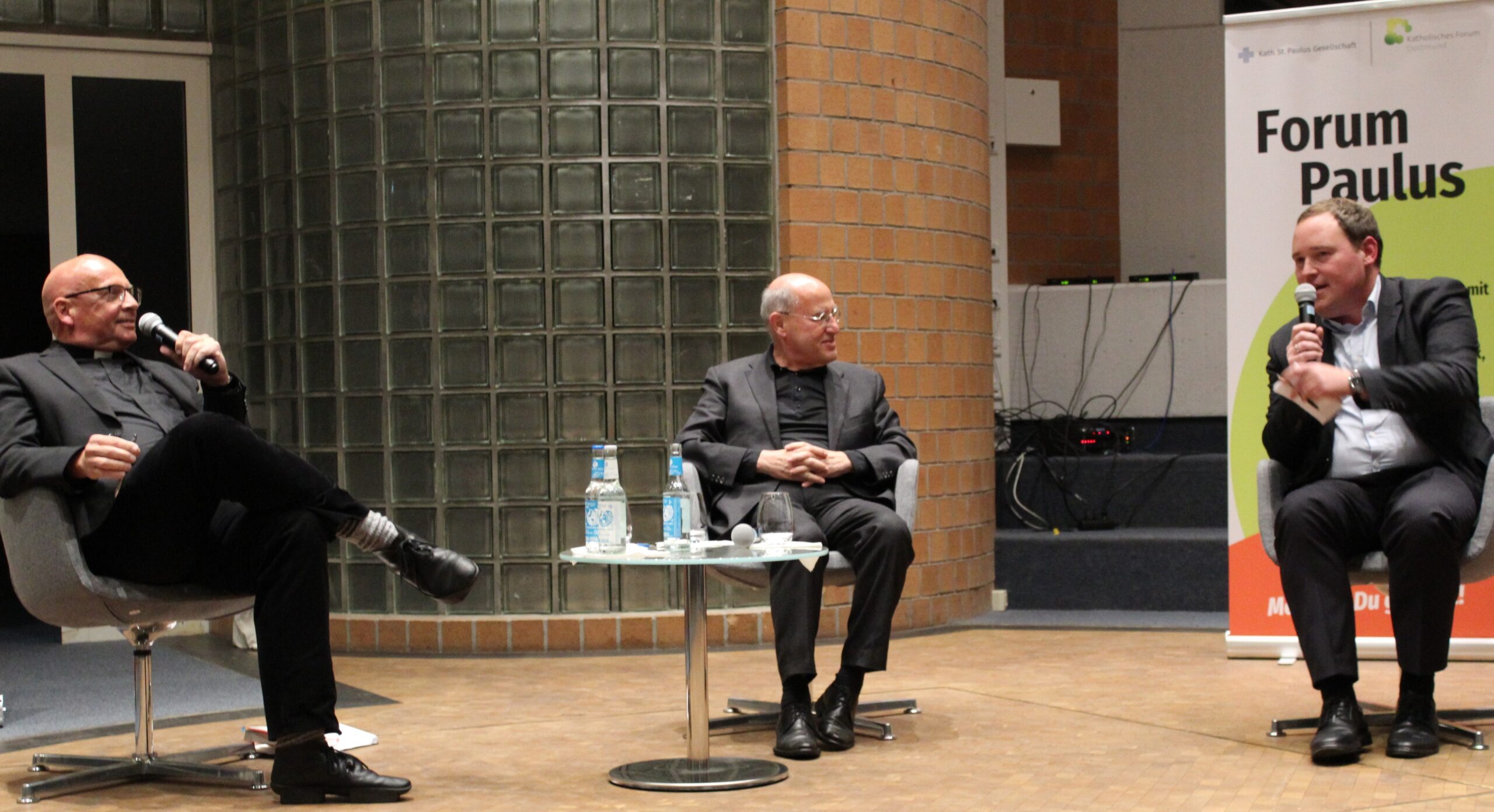 Gregor Gysi im Paulus Forum in Dortmund
