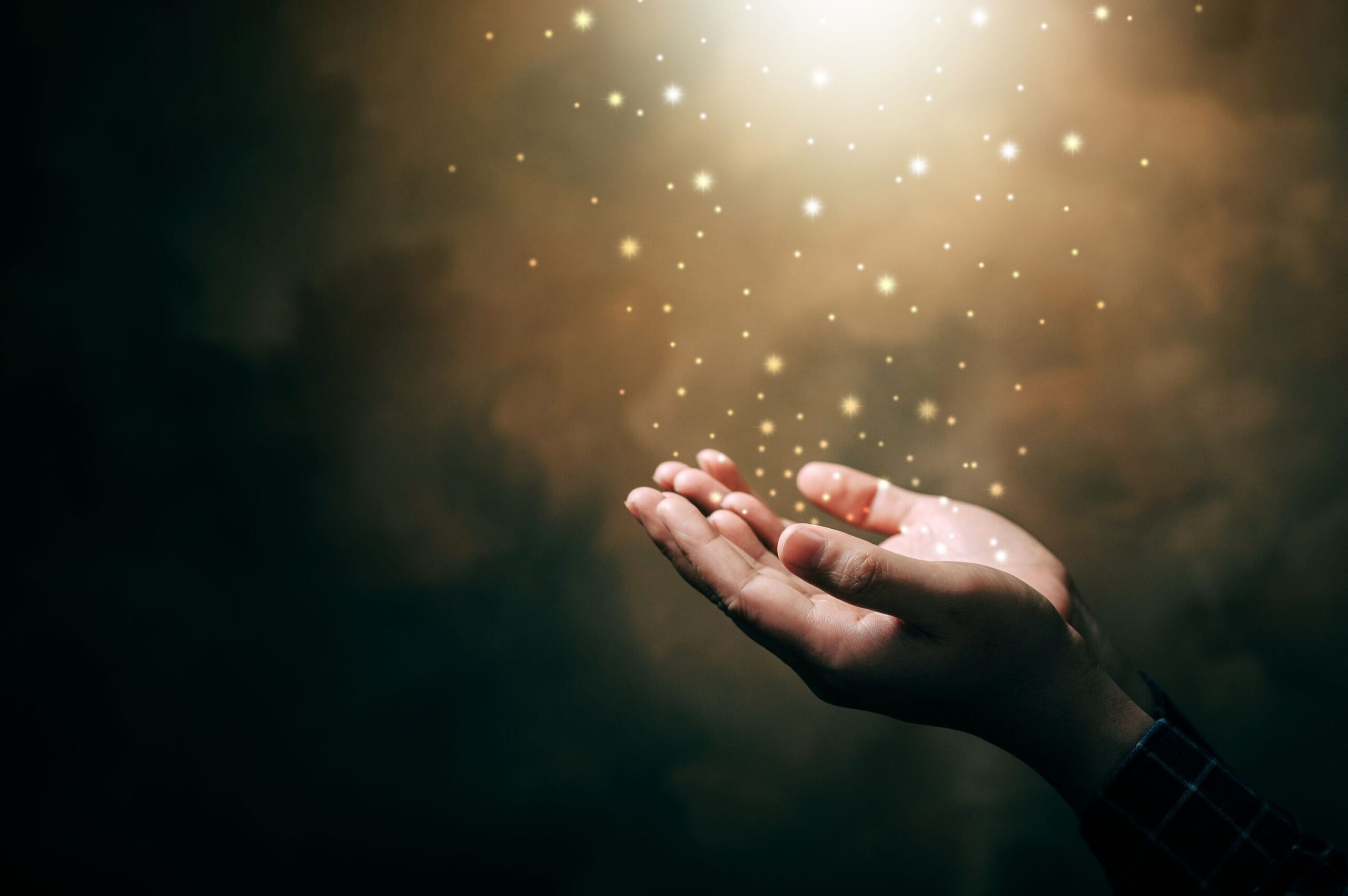 betende Hände mit Glauben an Religion und Glaube an Gott auf segnendem Hintergrund. Macht der Hoffnung oder Liebe und Hingabe.