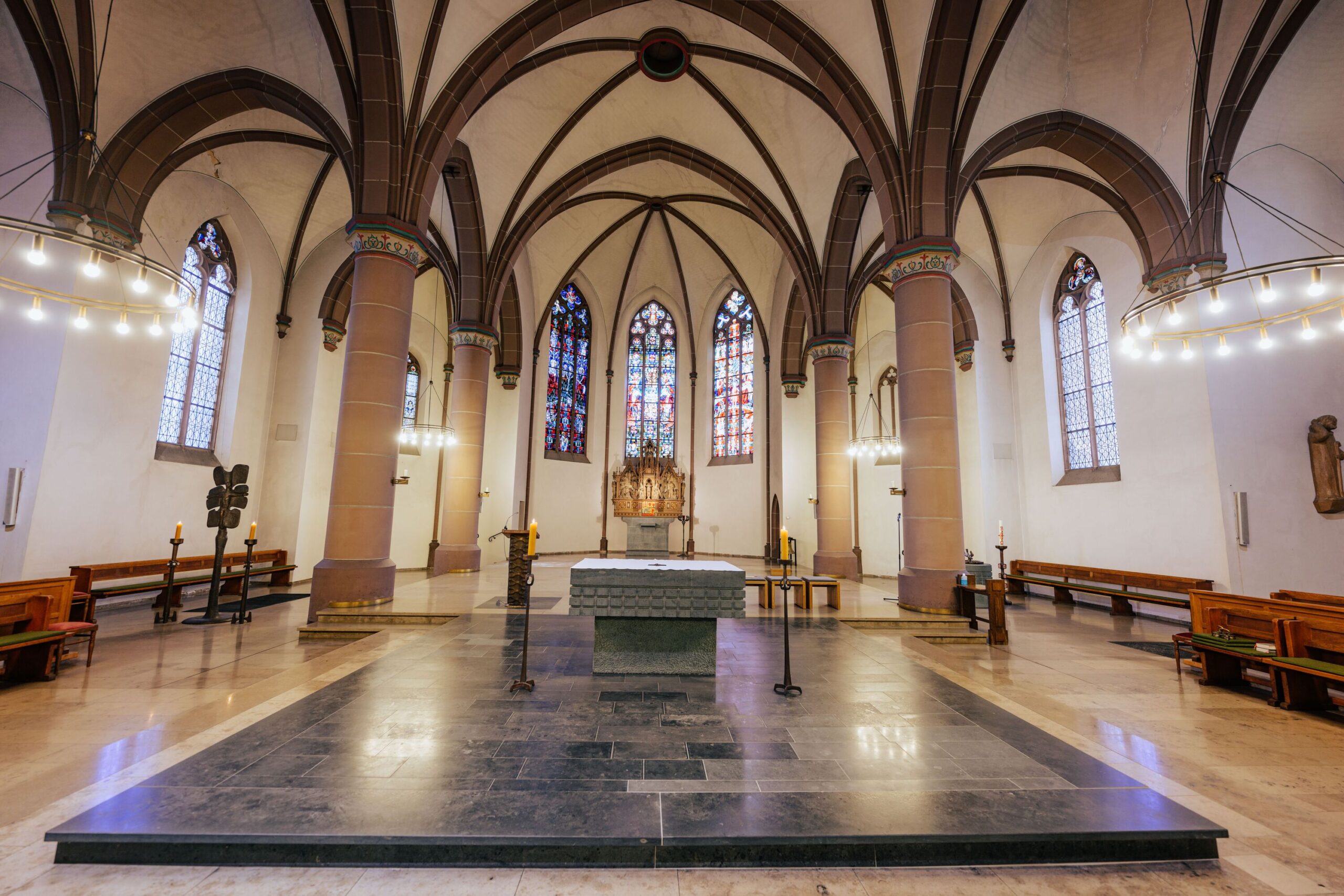 Innenansicht der Kirche Heilige Familie in Lünen-Süd