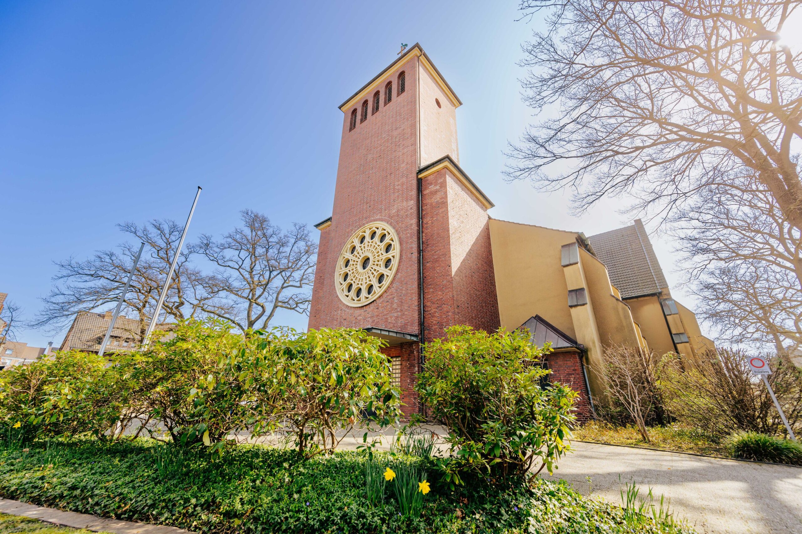 Außenansicht der Kirche Heilige Familie in Lünen-Süd