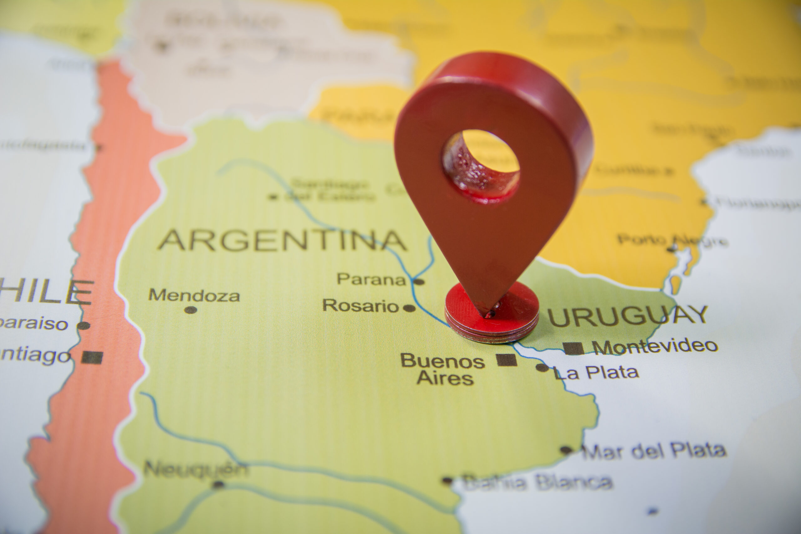 Karte von Argentinien und Uruguay mit Stecknadel auf Buenos Aires