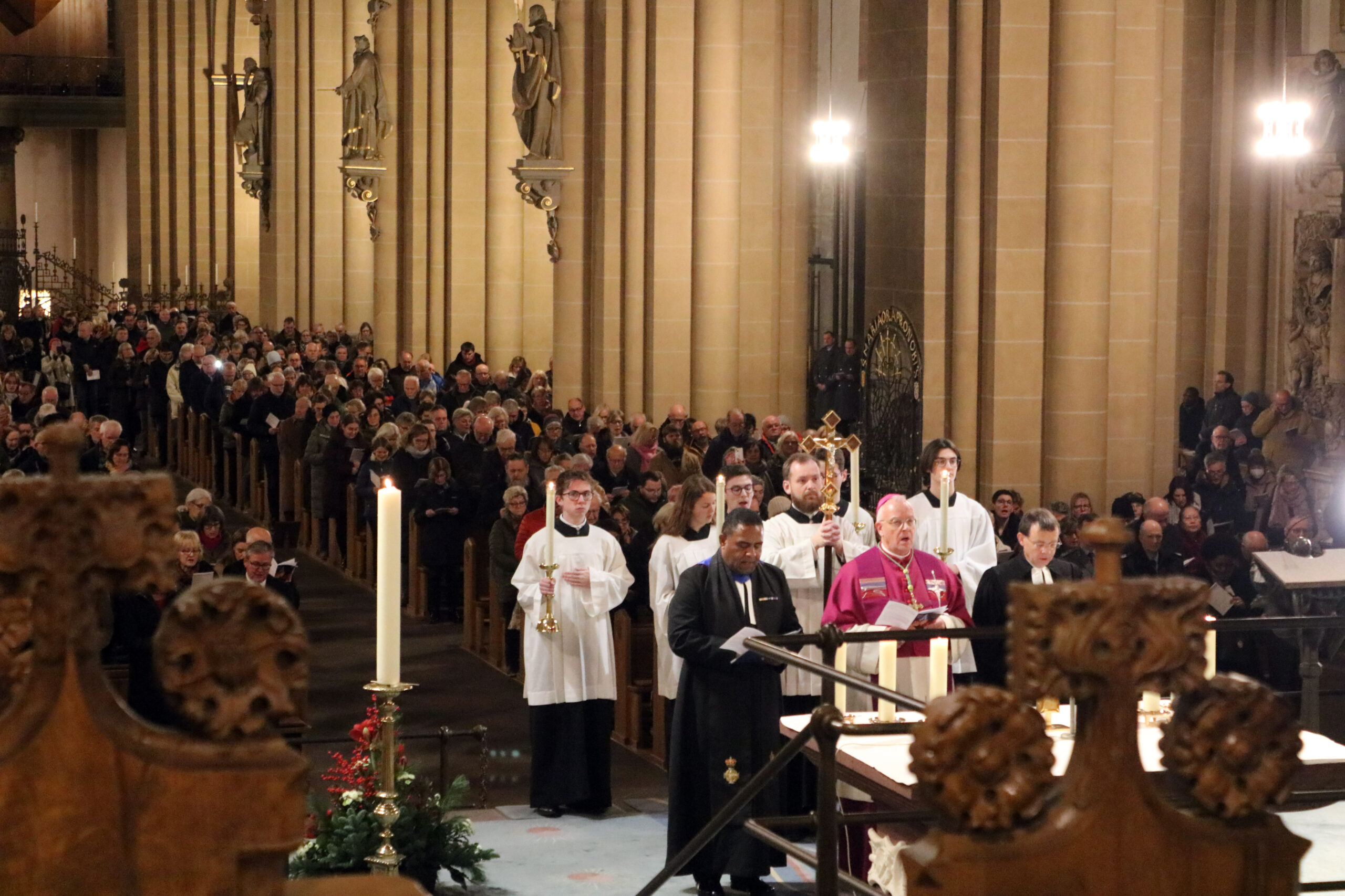 Britisch-Deutsche Freundschaft im Hohen Dom. Traditions-Gottesdienst sorgte für Gänsehaut-Momente.