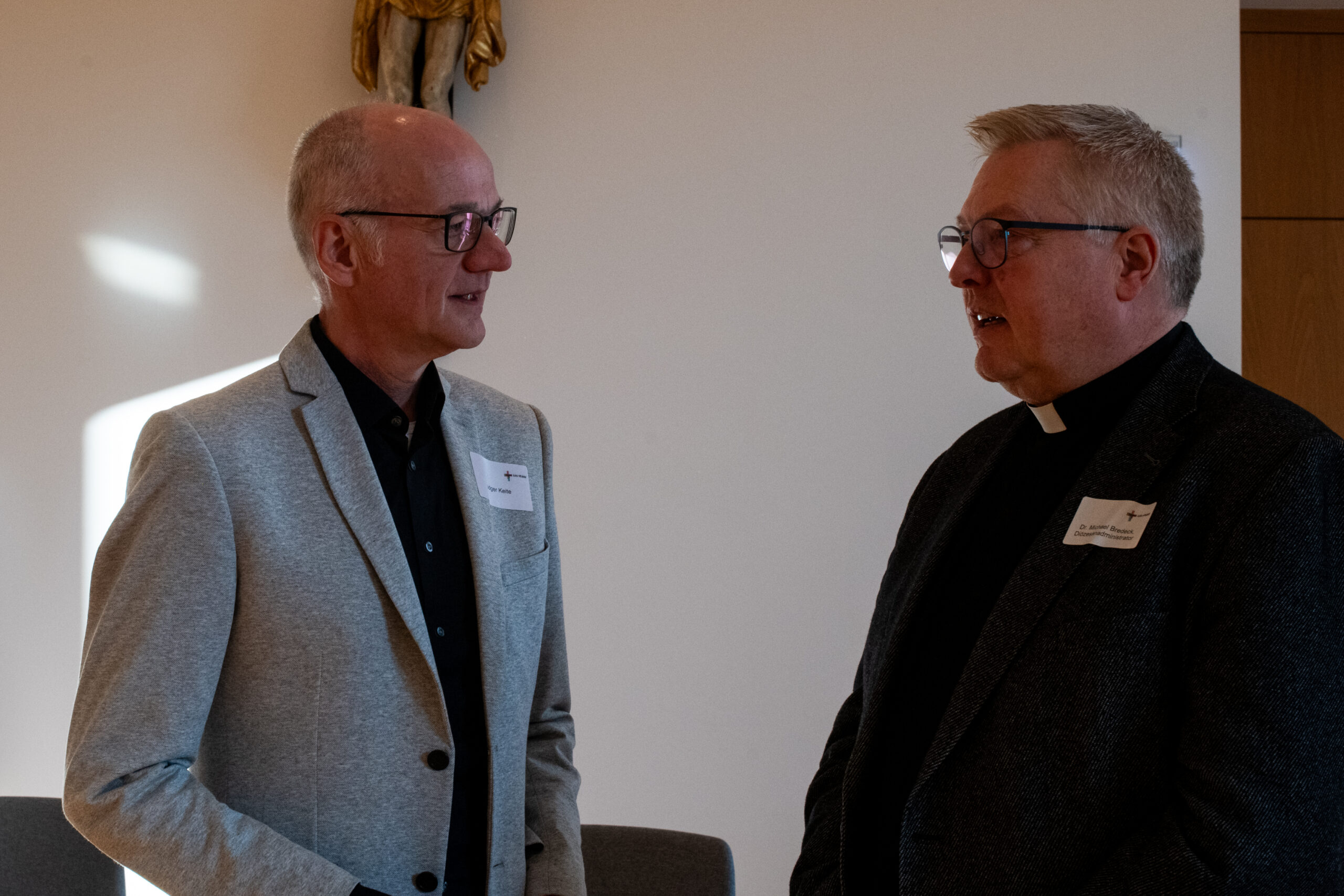 Monsignore Dr. Michael Bredeck im Gespräch mit Pfarrer Ludger Keite