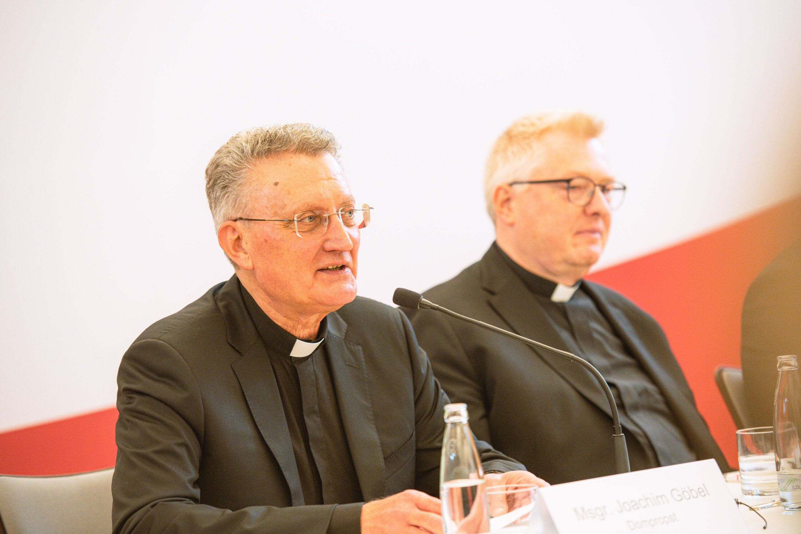 Dompropst Msgr. Joachim Göbel spricht bei der Pressekonferenz.
