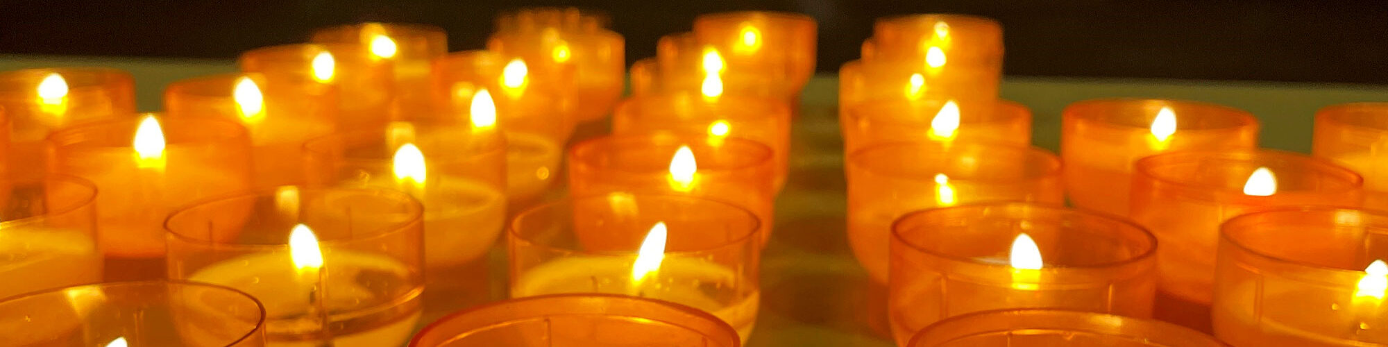 Für jeden Verstorbenen und für jede Verstorbene wird im Gottesdienst eine Kerze entzündet: Foto: Nicole Schneidmüller-Gaiser/Ev. Kirchenkreis Dortmund
