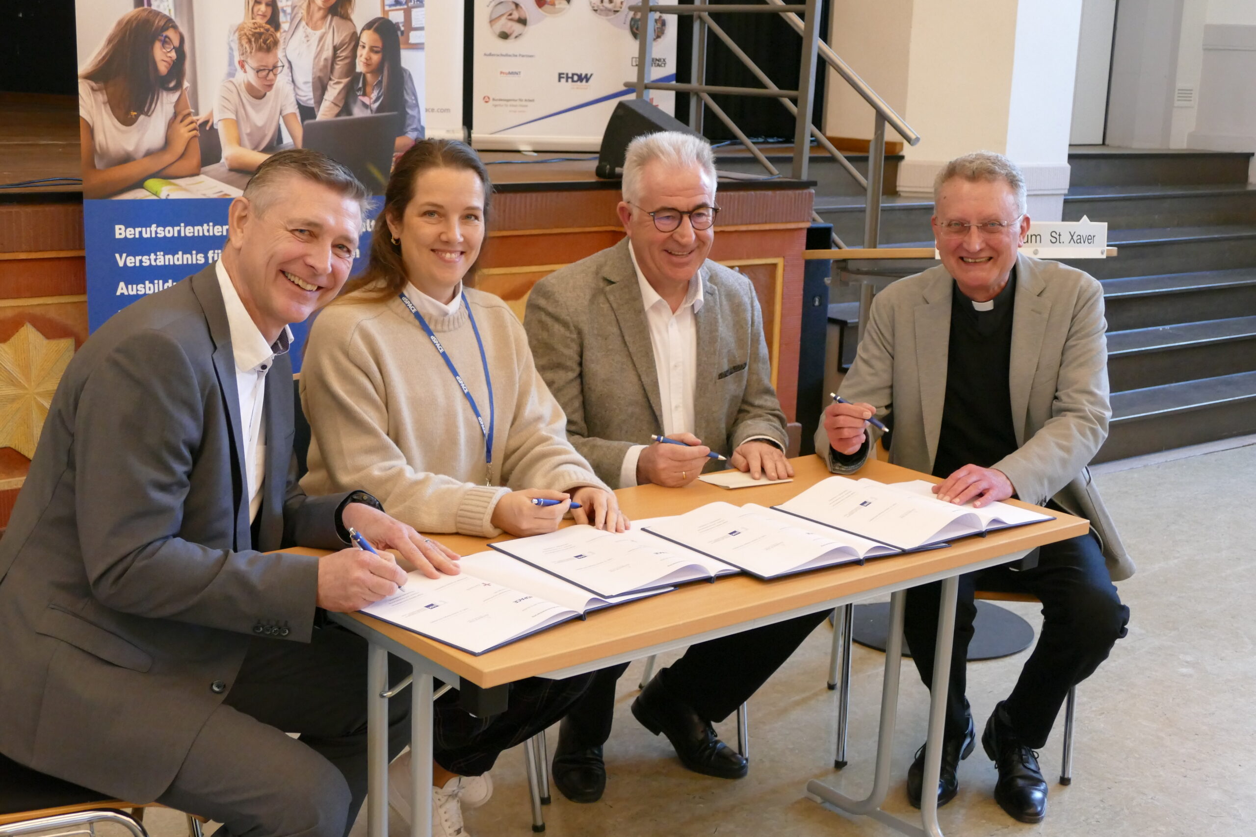 Kooperationsvertrag dSpace und Gymnasium St. Xaver