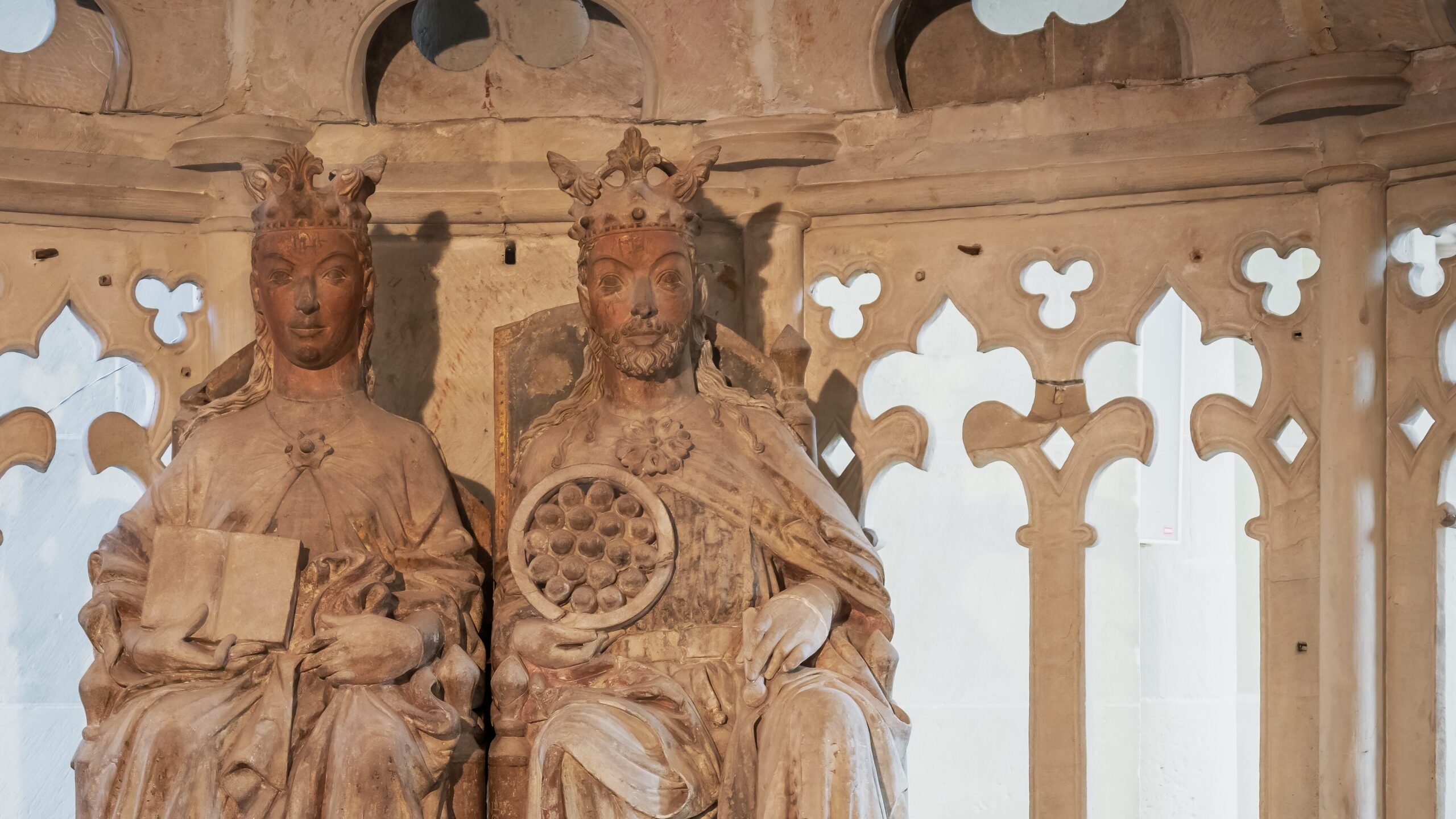 Statuen von Kaiser Otto I. und seine Frau Edith in der Magdeburger Kathedrale
