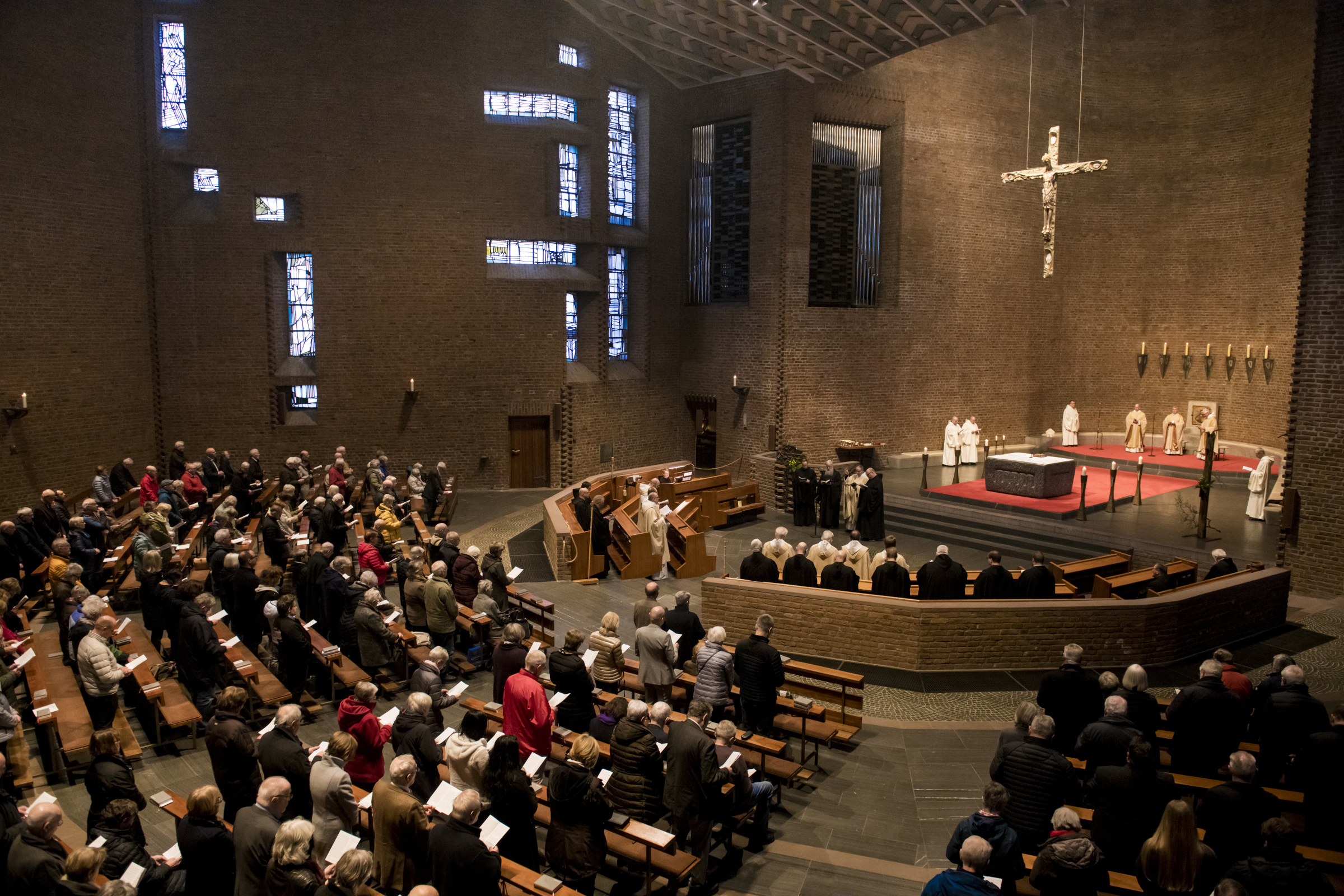 Messfeier in der Kirche der Abtei Königsmünster