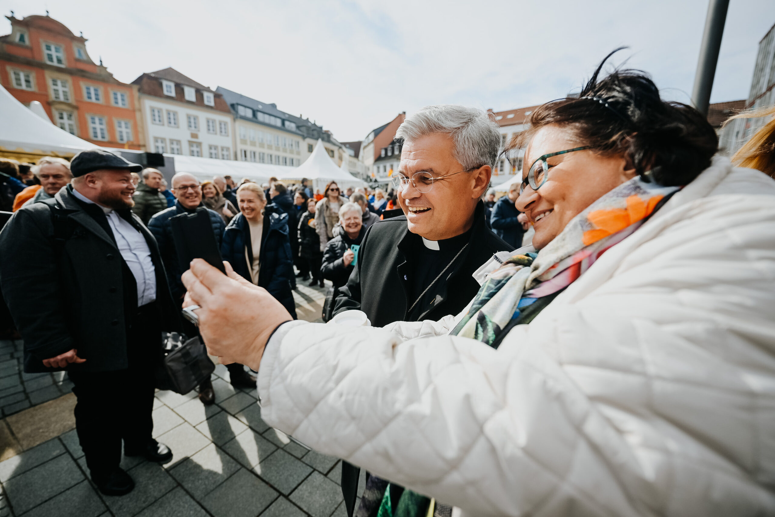 Markt der Möglichkeiten - Erzbischof Dr. Udo Markus Bentz und Malteser
