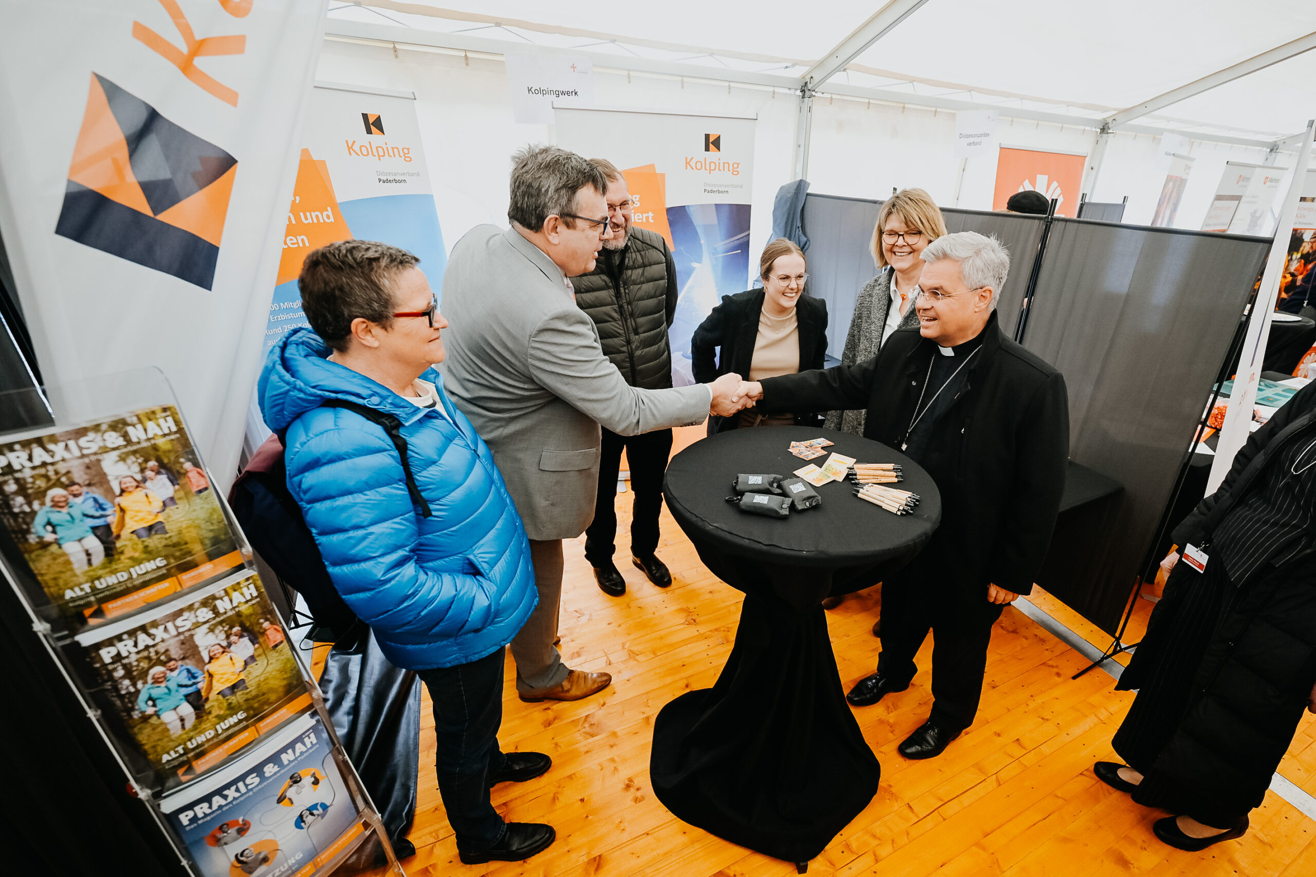Markt der Möglichkeiten - Erzbischof Dr. Udo Markus Bentz und Malteser