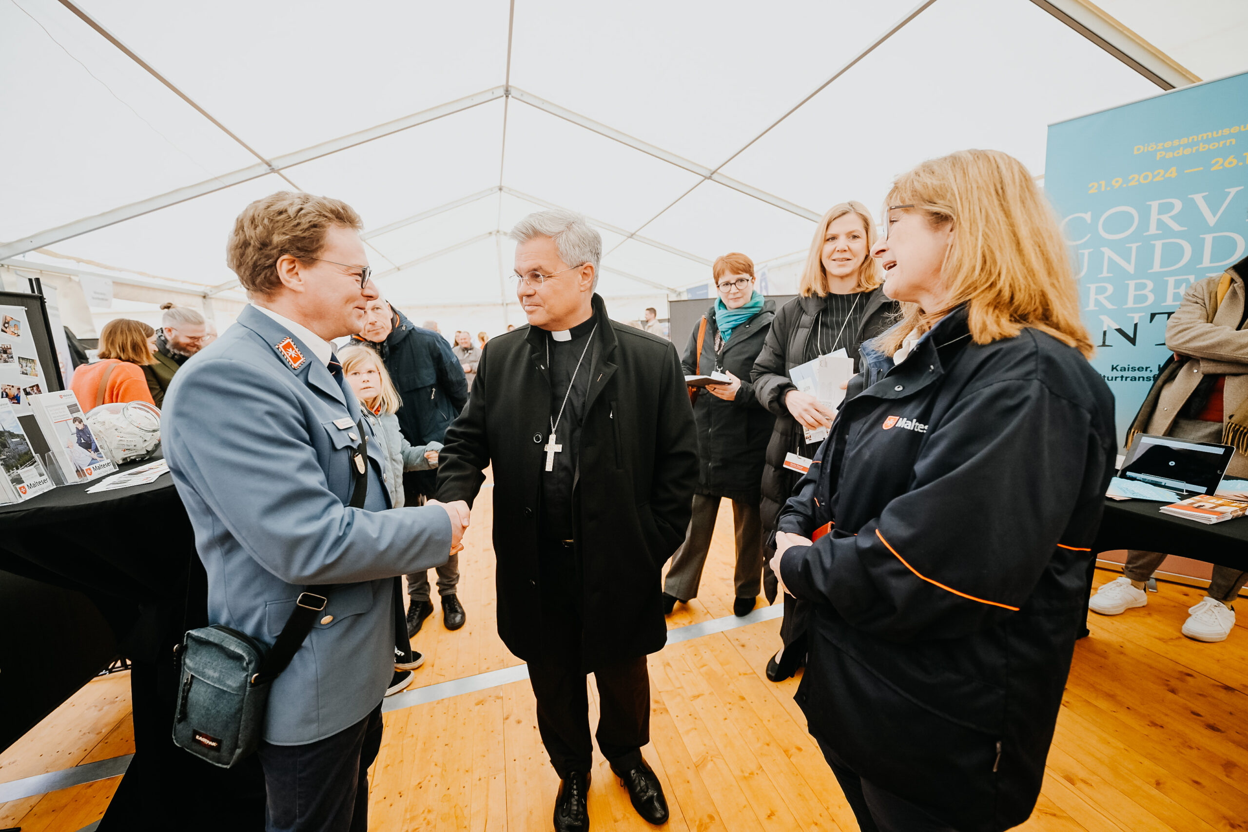 Markt der Möglichkeiten - Erzbischof Dr. Udo Markus Bentz und Malteser