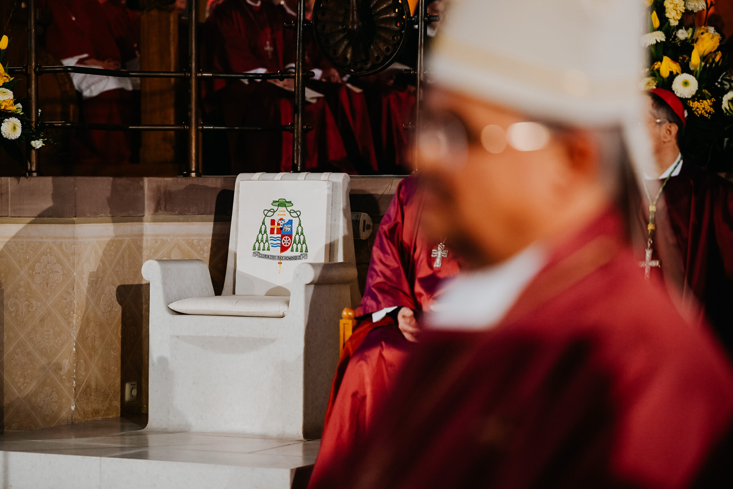 Feier der Amtseinführung - Erzbischof Dr. Udo Markus Bentz vor Kathedra