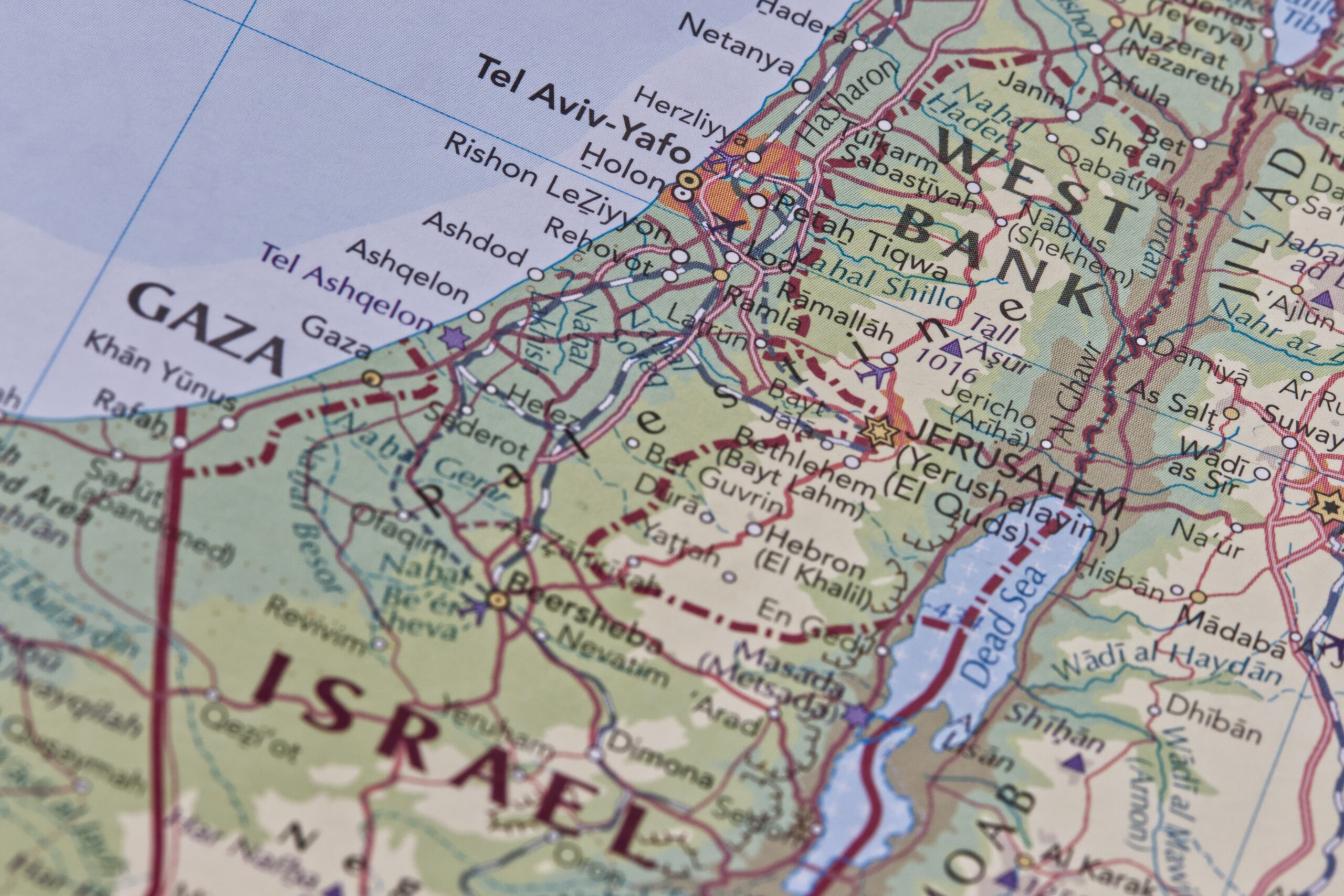 Eine Karte zeigt einen Ausschnitt Israels und der palästinensischen Gebiete in Gaza und im Westjordanland.