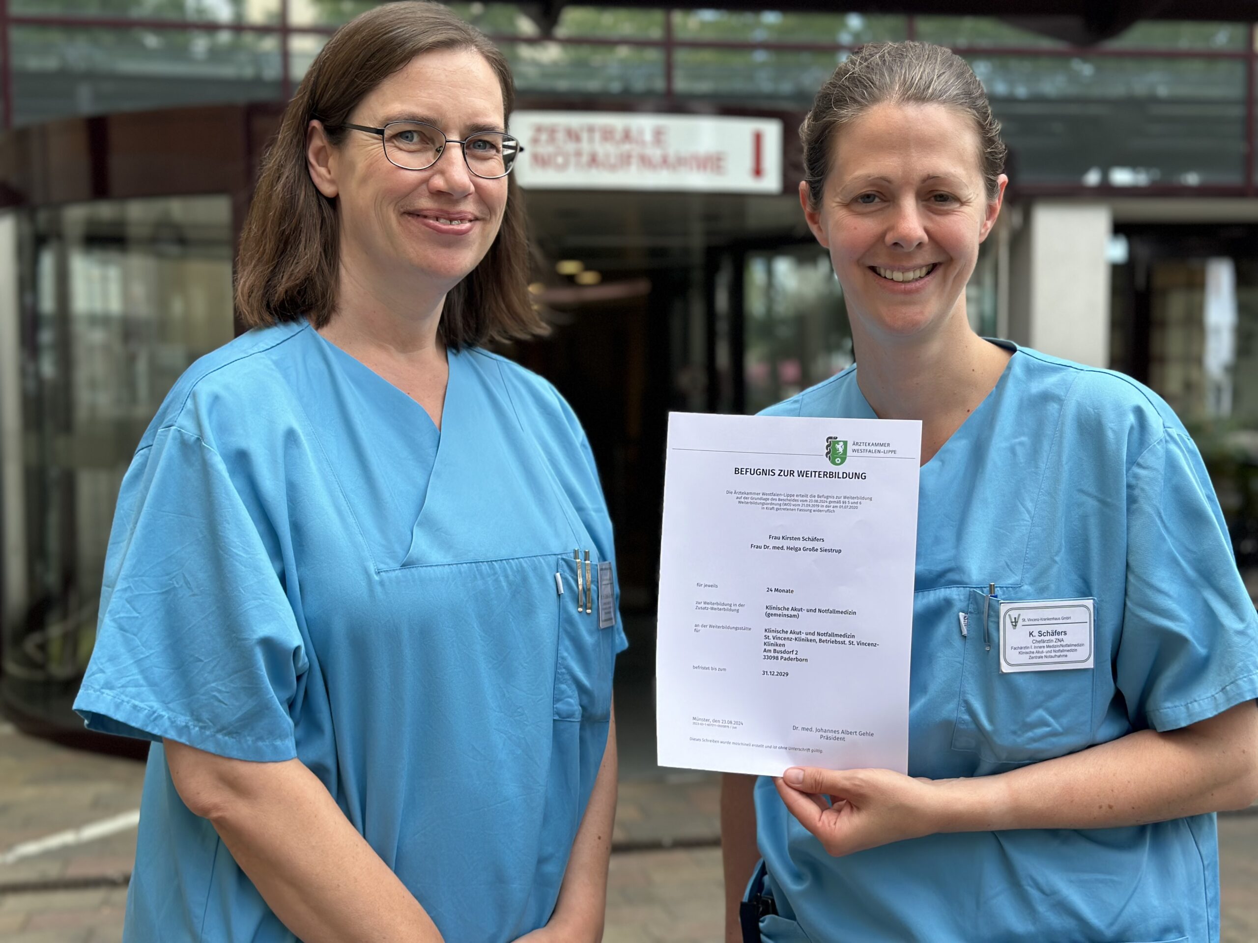 Doppelporträt Chefärztin Kirsten Schäfers (r.) und Leitende Oberärztin Dr. Helga Große-Siestrup
