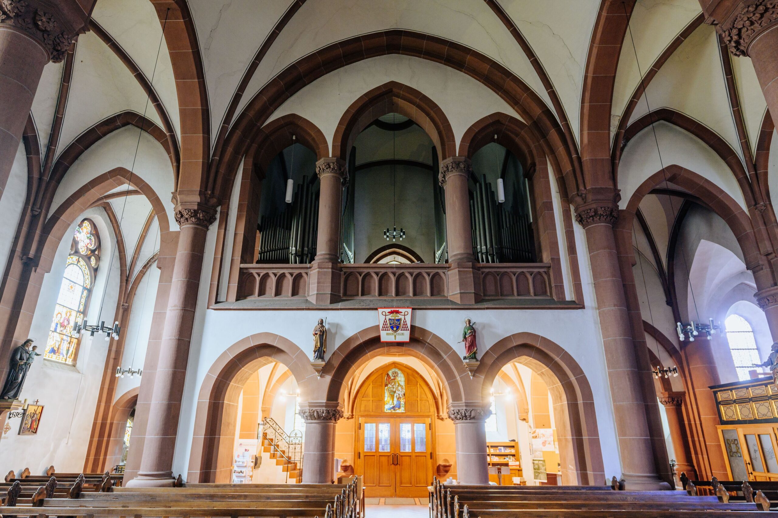 Erzbistumskalender 2024: Innenansicht St. Peter und Paul in Kirchhundem