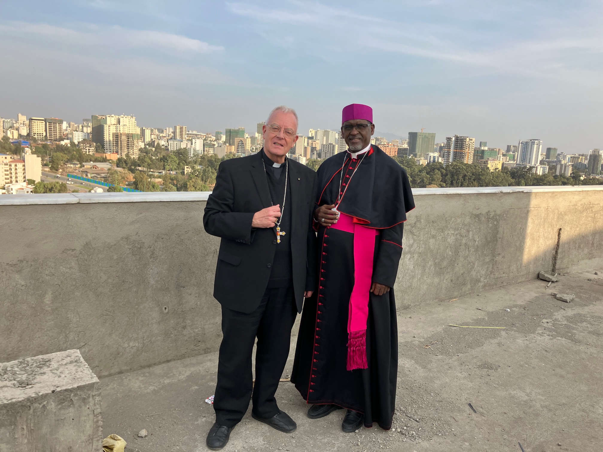 Mit Bischof Abraham Desta über den Dächern von Addis Abbeba (Äthiopien)