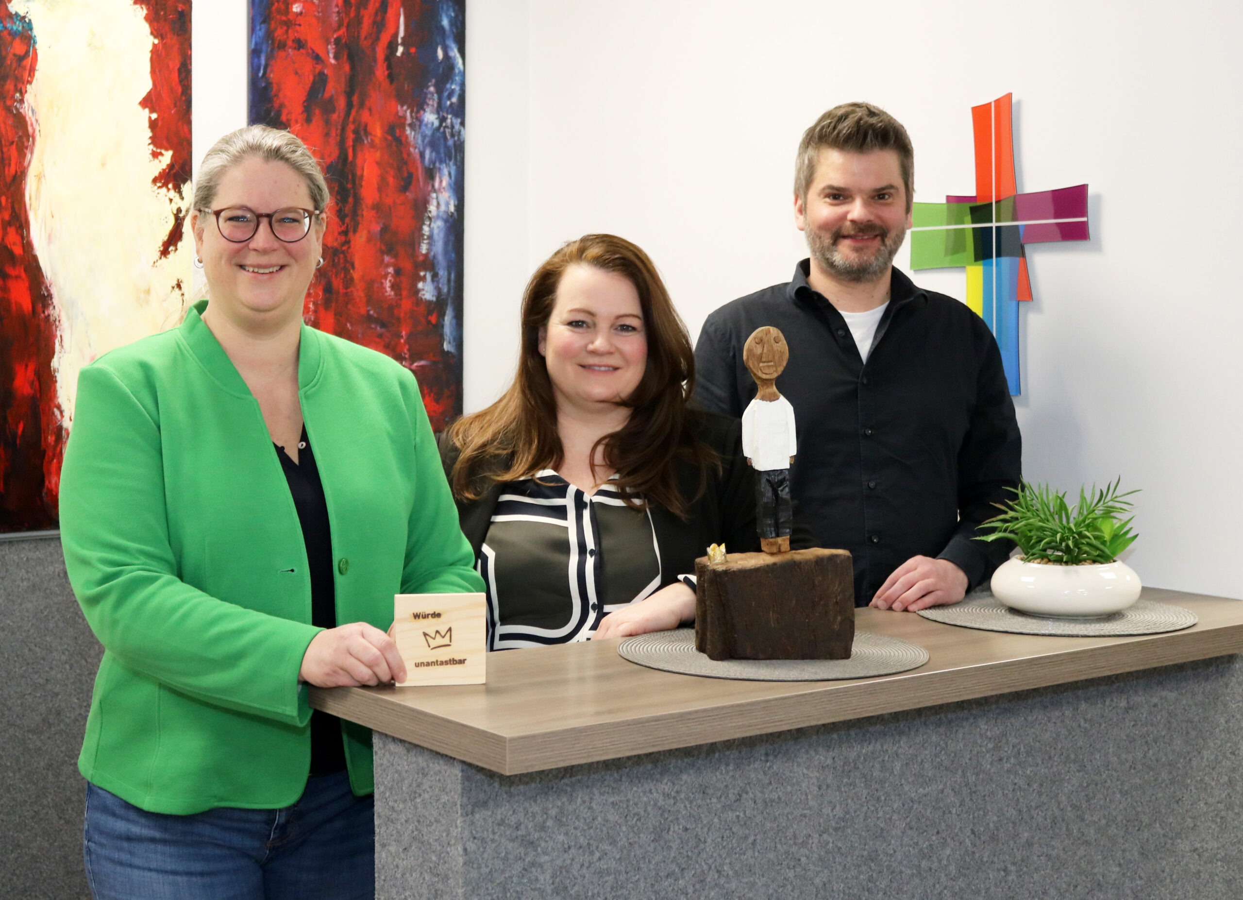 Astrid Fichtner-Wienhues, Julia Engels und Daniel Burghardt (v. l.) der kefb Ostwestfalen