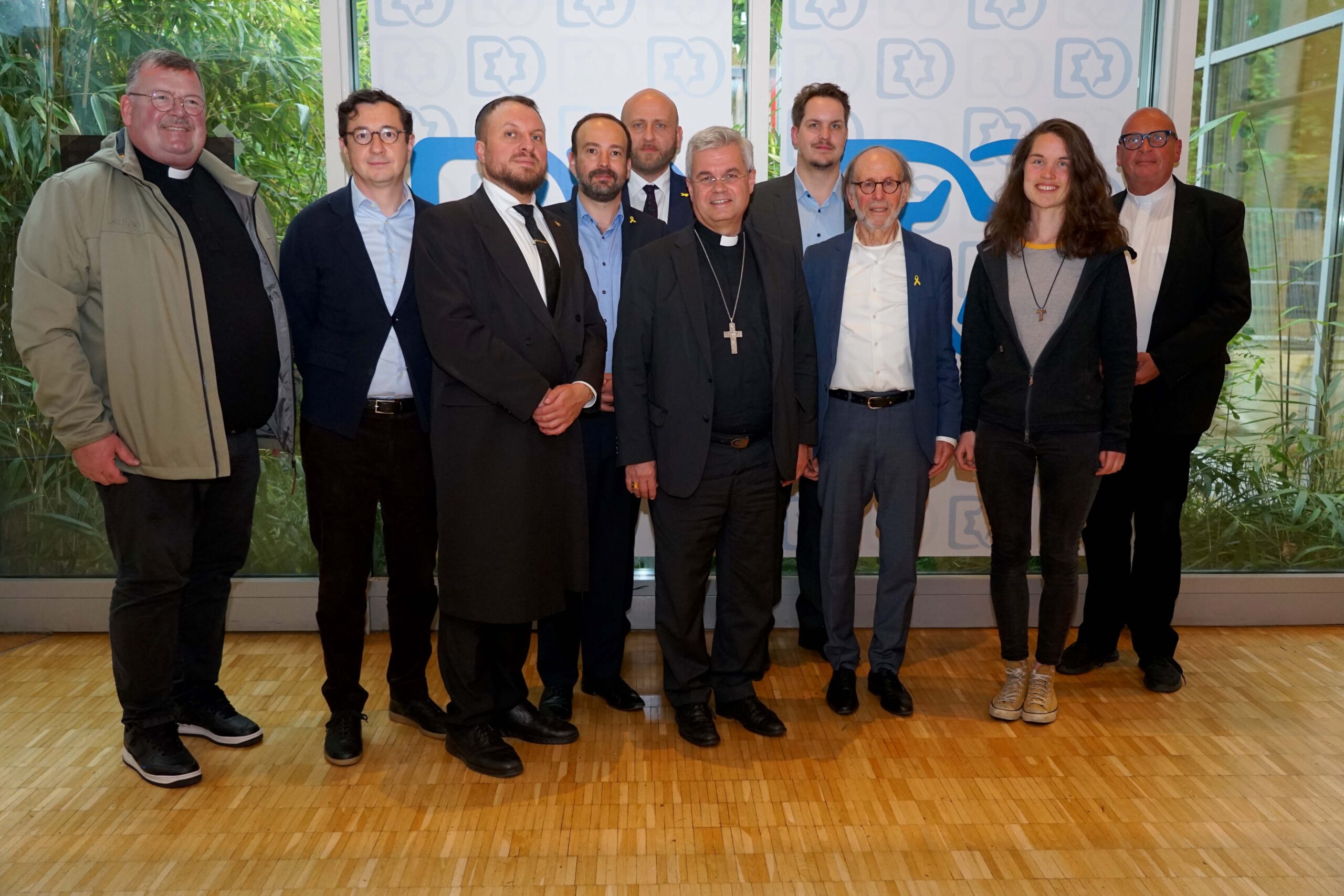 Erzbischof Dr. Udo Markus Bentz besuchte am Dienstag (27. Mai 2025) die Jüdische Kultusgemeinde Groß-Dortmund zusammen mit weiteren Teilnehmenden aus dem christlich-jüdischen Dialog in Dortmund und im Erzbistum Paderborn. Foto: Michael Bodin / Erzbistum Paderborn